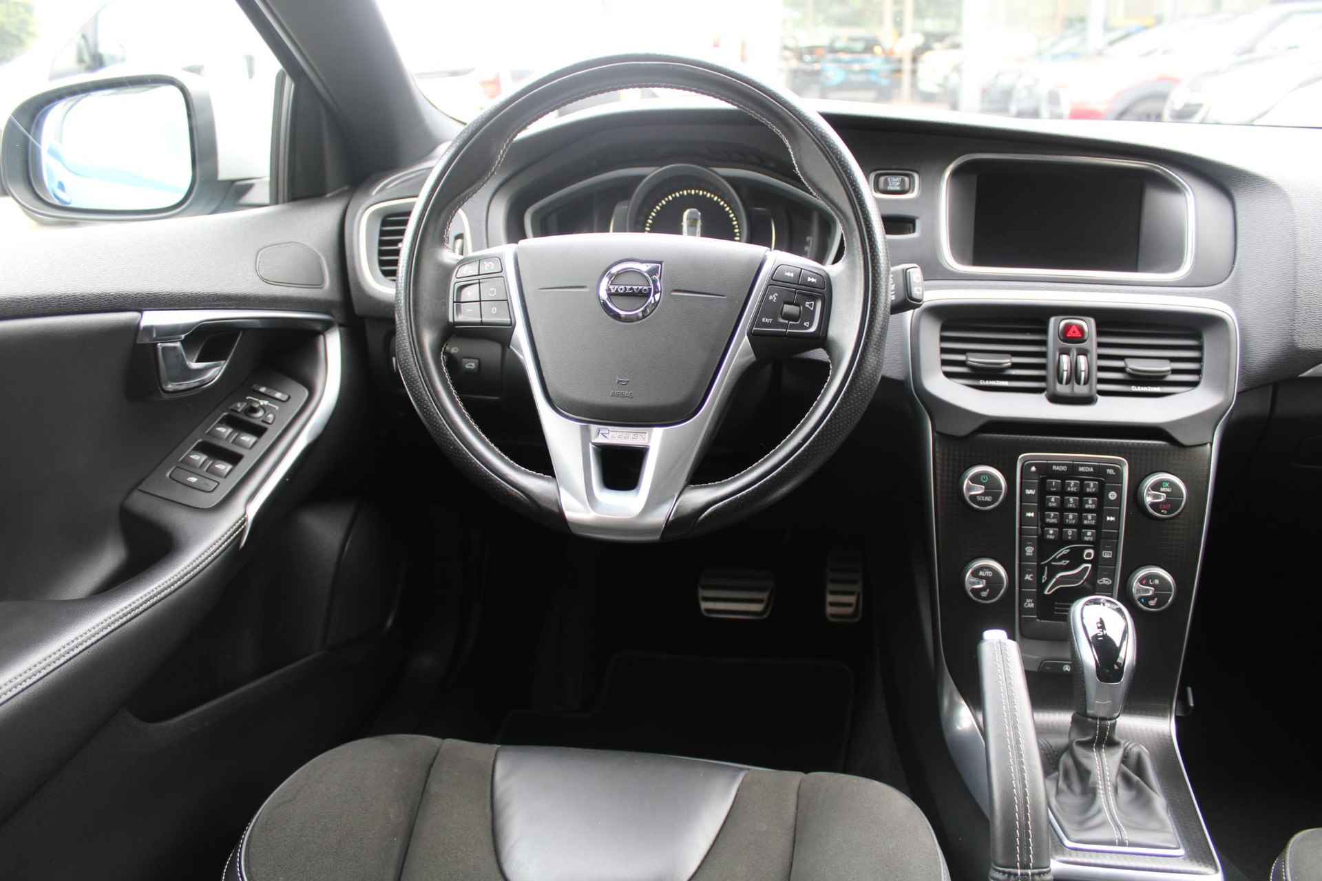 Volvo V40 2.0 D3 Business Sport | NAVIGATIE | - 2/25