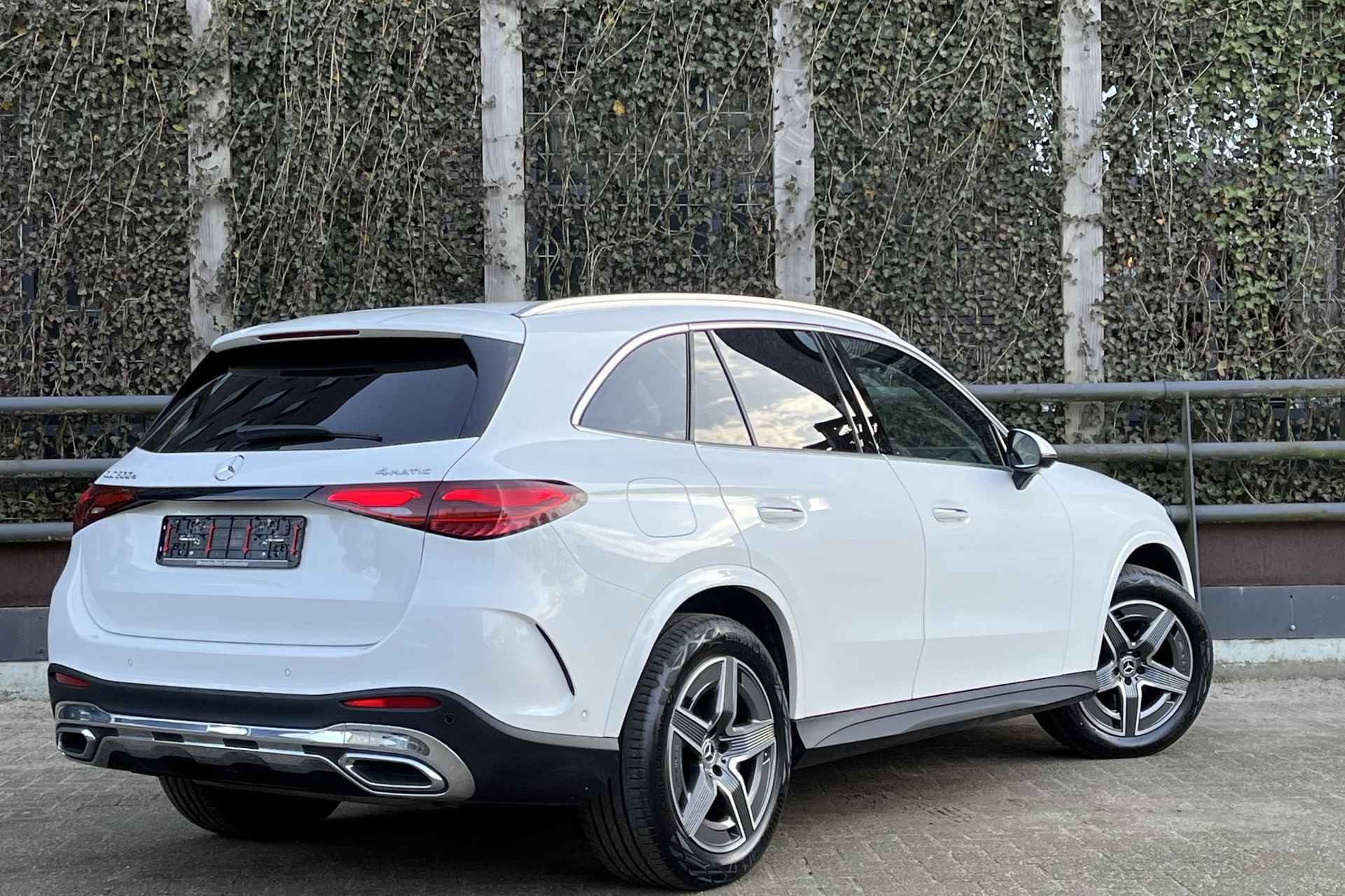 Mercedes-Benz GLC GLC 300e Automaat 4MATIC AMG Line | Winterpakket | Panoramadak | Memory | Sfeerverlichting | Keyless-Go | 360° Camera | Trekhaak - 41/76