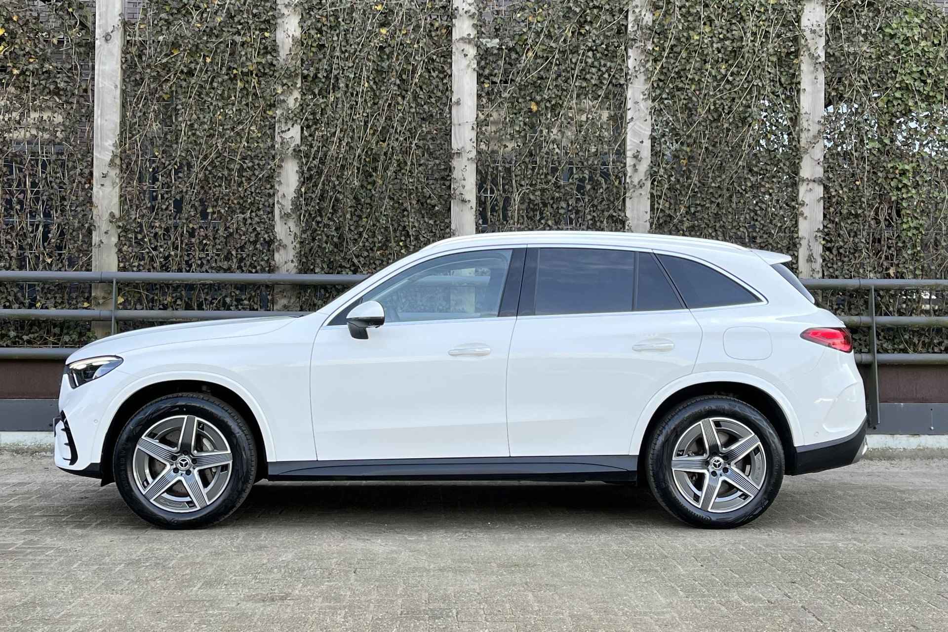 Mercedes-Benz GLC GLC 300e Automaat 4MATIC AMG Line | Winterpakket | Panoramadak | Memory | Sfeerverlichting | Keyless-Go | 360° Camera | Trekhaak - 58/76