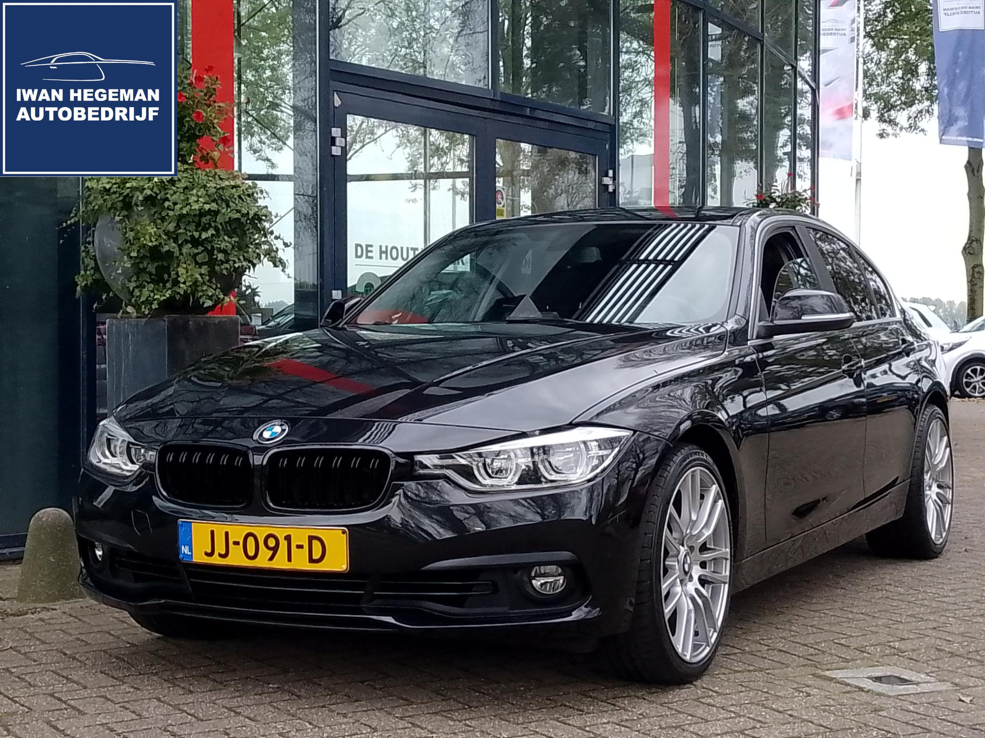 BMW 3-serie 320i Centennial Executive | Climate Control | Navigatie | Wegkl. Trekhaak | LM Velgen | PDC