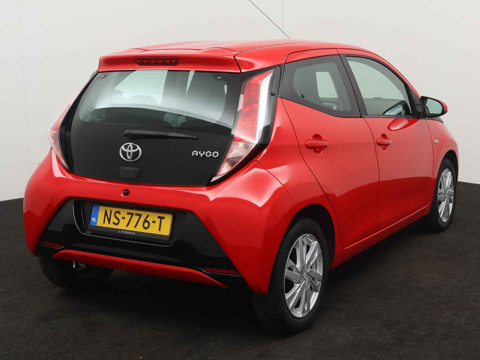 Toyota Aygo 1.0 VVT-i x-play Limited | Airco | Achteruitrijcamera | Lichtmetalen velgen | - 18/41