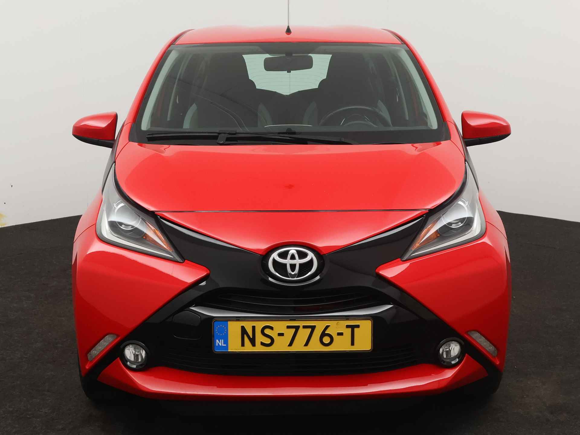 Toyota Aygo 1.0 VVT-i x-play Limited | Airco | Achteruitrijcamera | Lichtmetalen velgen | - 28/41