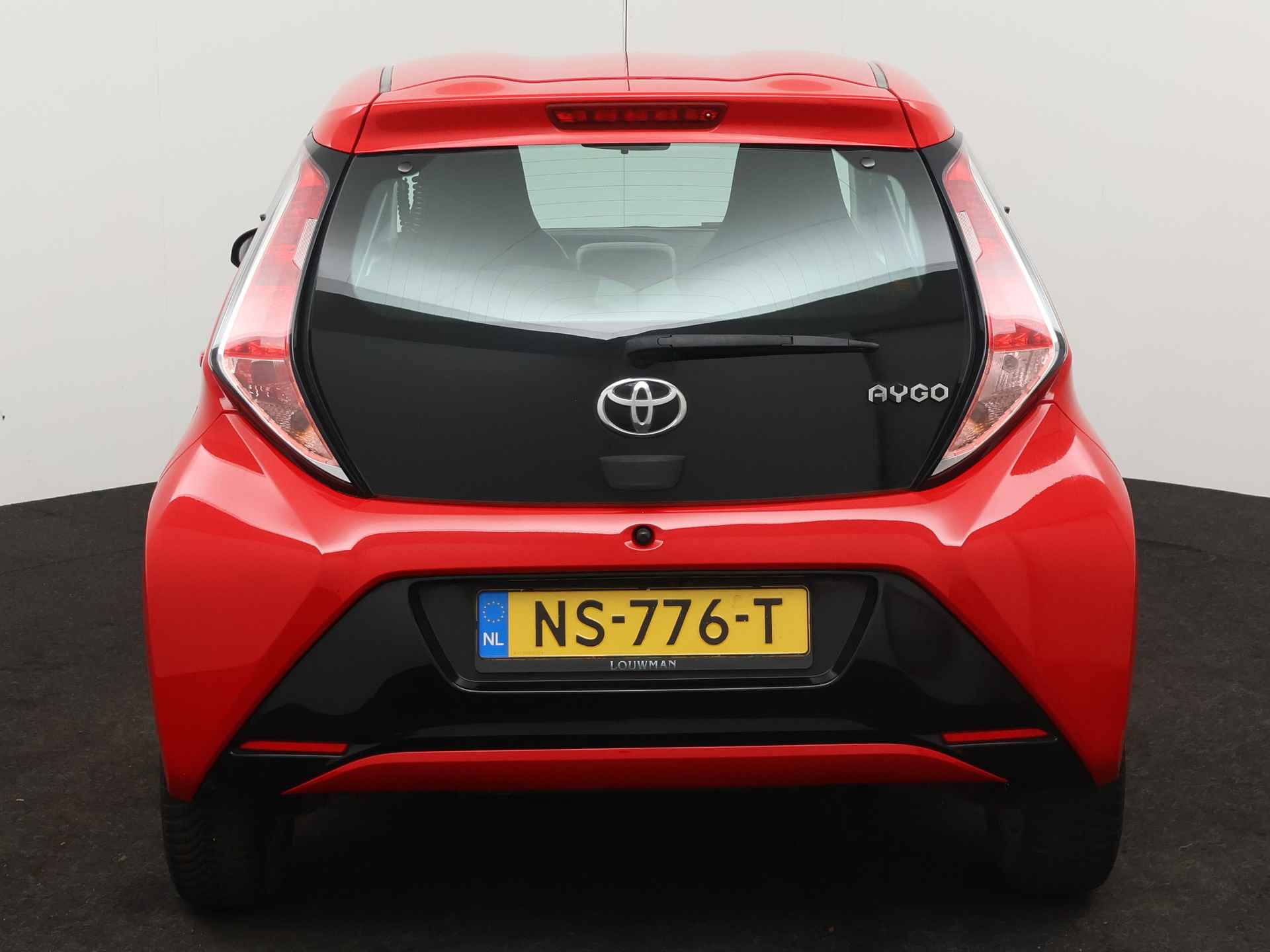 Toyota Aygo 1.0 VVT-i x-play Limited | Airco | Achteruitrijcamera | Lichtmetalen velgen | - 30/41