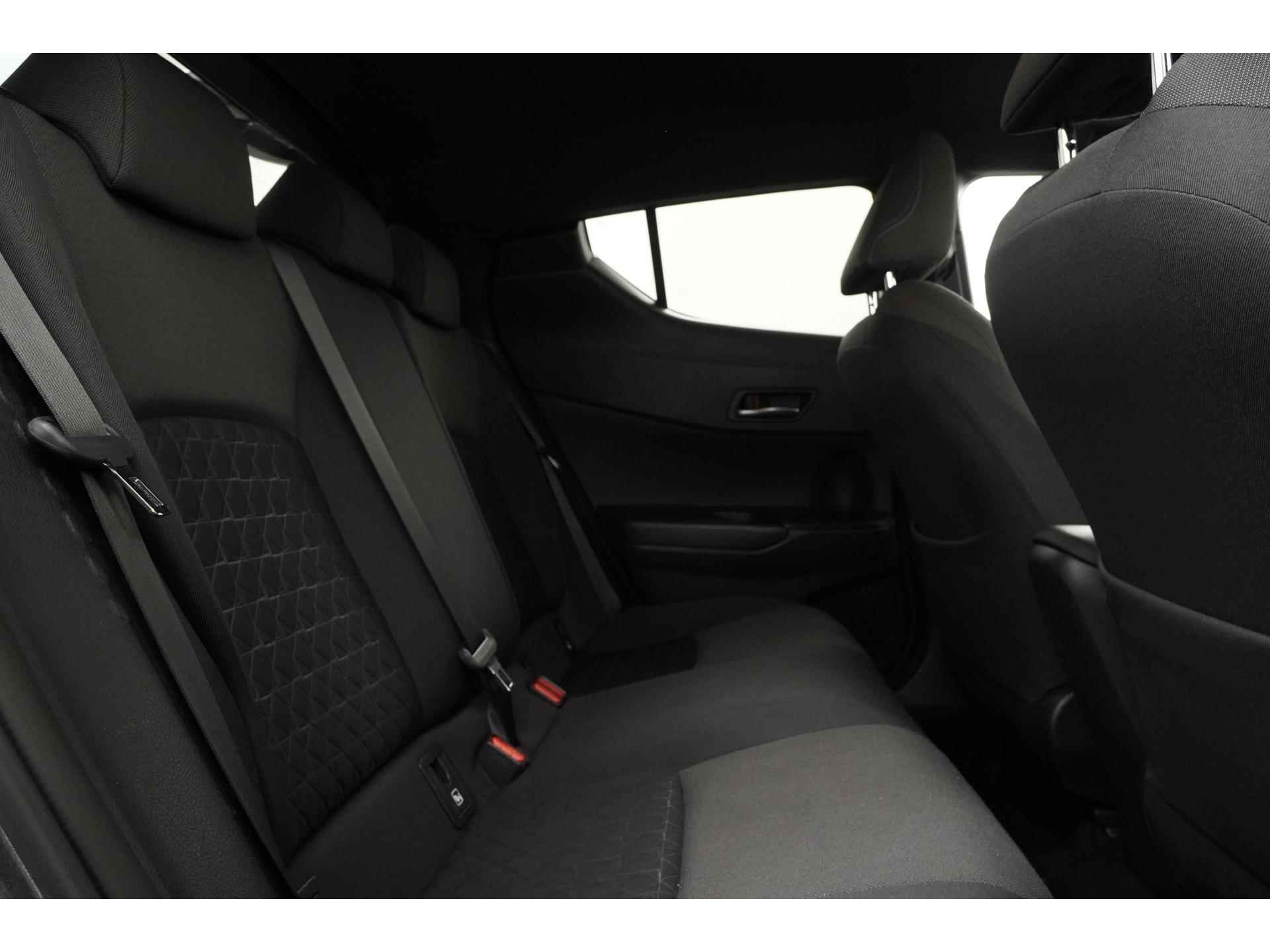 Toyota C-HR 2.0 Hybrid Style Premium | LED | Camera | Blind spot | Adapt.cruise |  Zondag Open! - 24/45