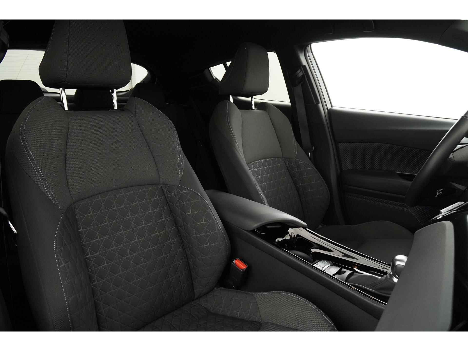 Toyota C-HR 2.0 Hybrid Style Premium | LED | Camera | Blind spot | Adapt.cruise |  Zondag Open! - 25/45