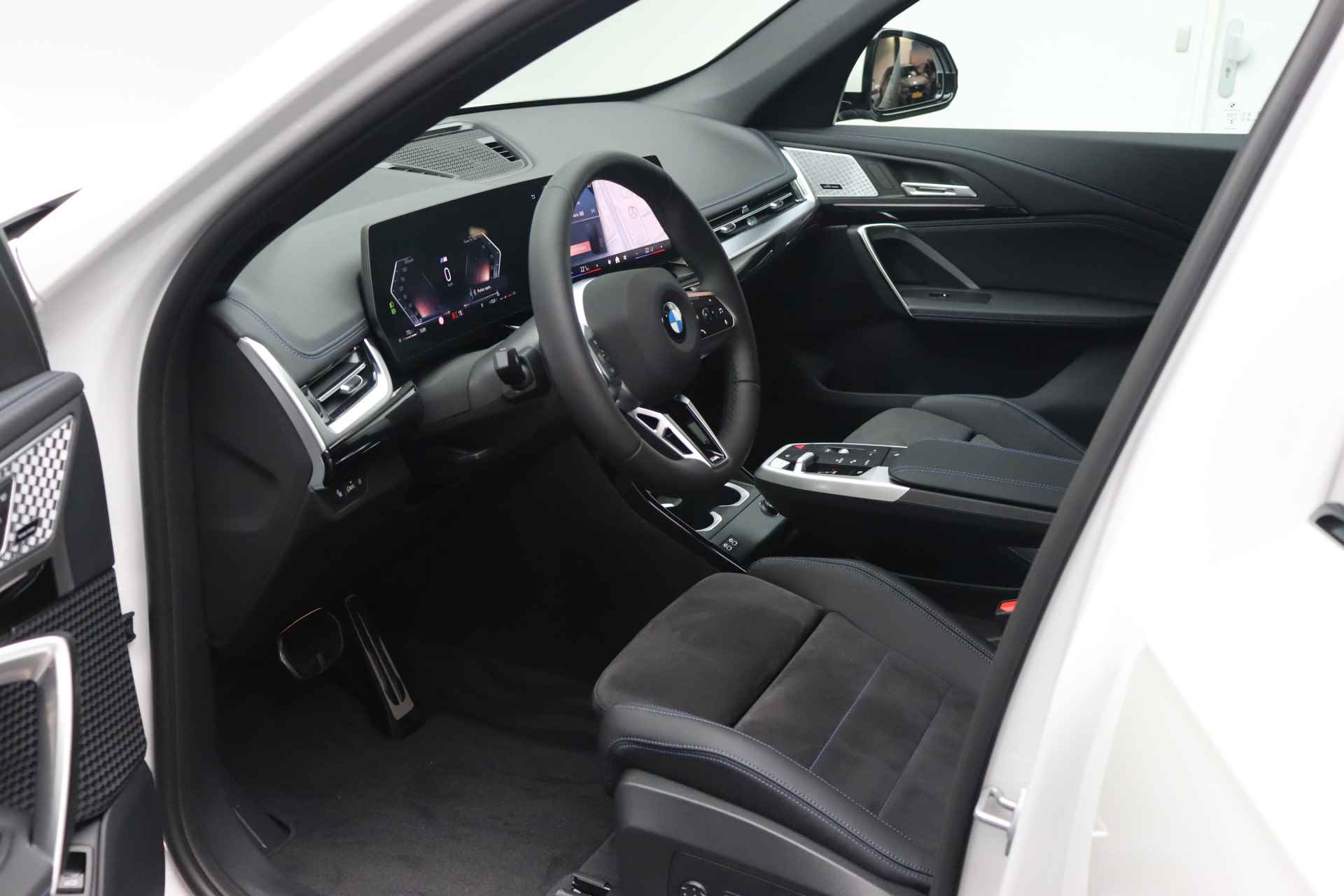 BMW X1 sDrive20i M Sport Automaat / Trekhaak / Sportstoelen / Adaptieve LED / M Adaptief onderstel / Parking Assistant / Stoelverwarming / Comfort Access / Demo - 25/25