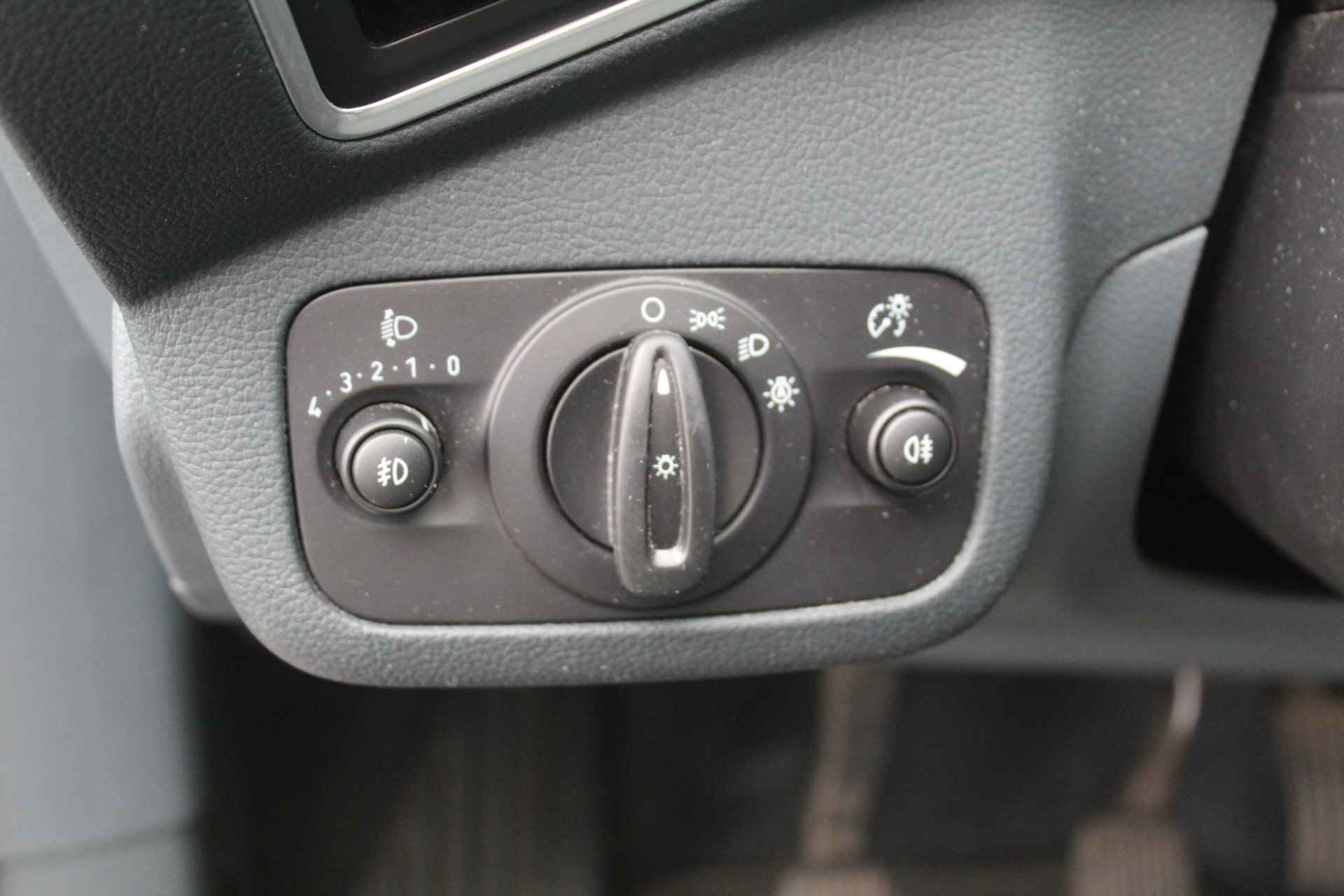Ford C-MAX 1.0 Edition Plus , 125pk Navigatie , Camera , Trekhaak , Climate control Cruise Control , LM velgen , Parkeersensoren , Sony Audio - 9/47