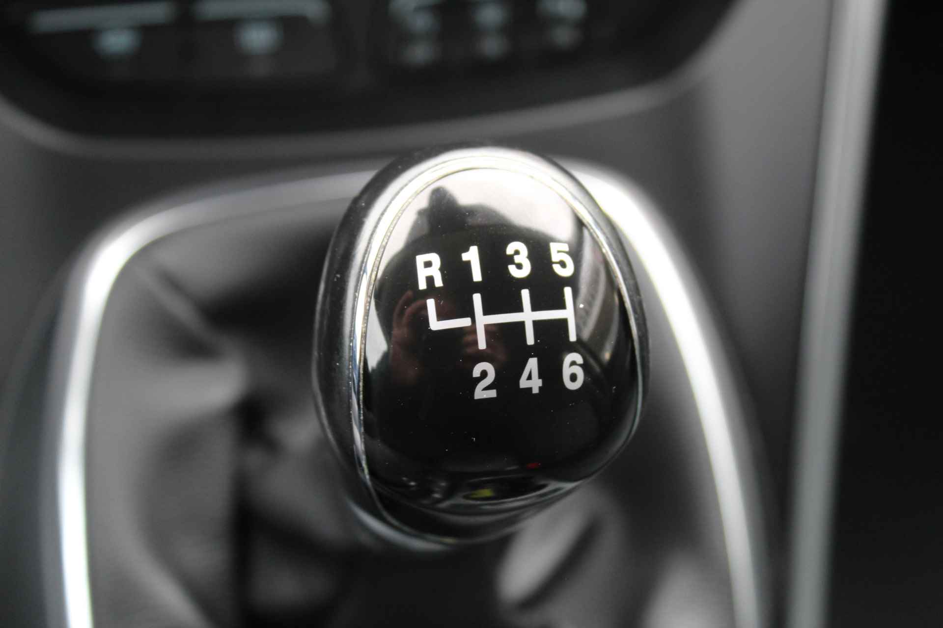 Ford C-MAX 1.0 Edition Plus , 125pk Navigatie , Camera , Trekhaak , Climate control Cruise Control , LM velgen , Parkeersensoren , Sony Audio - 24/47