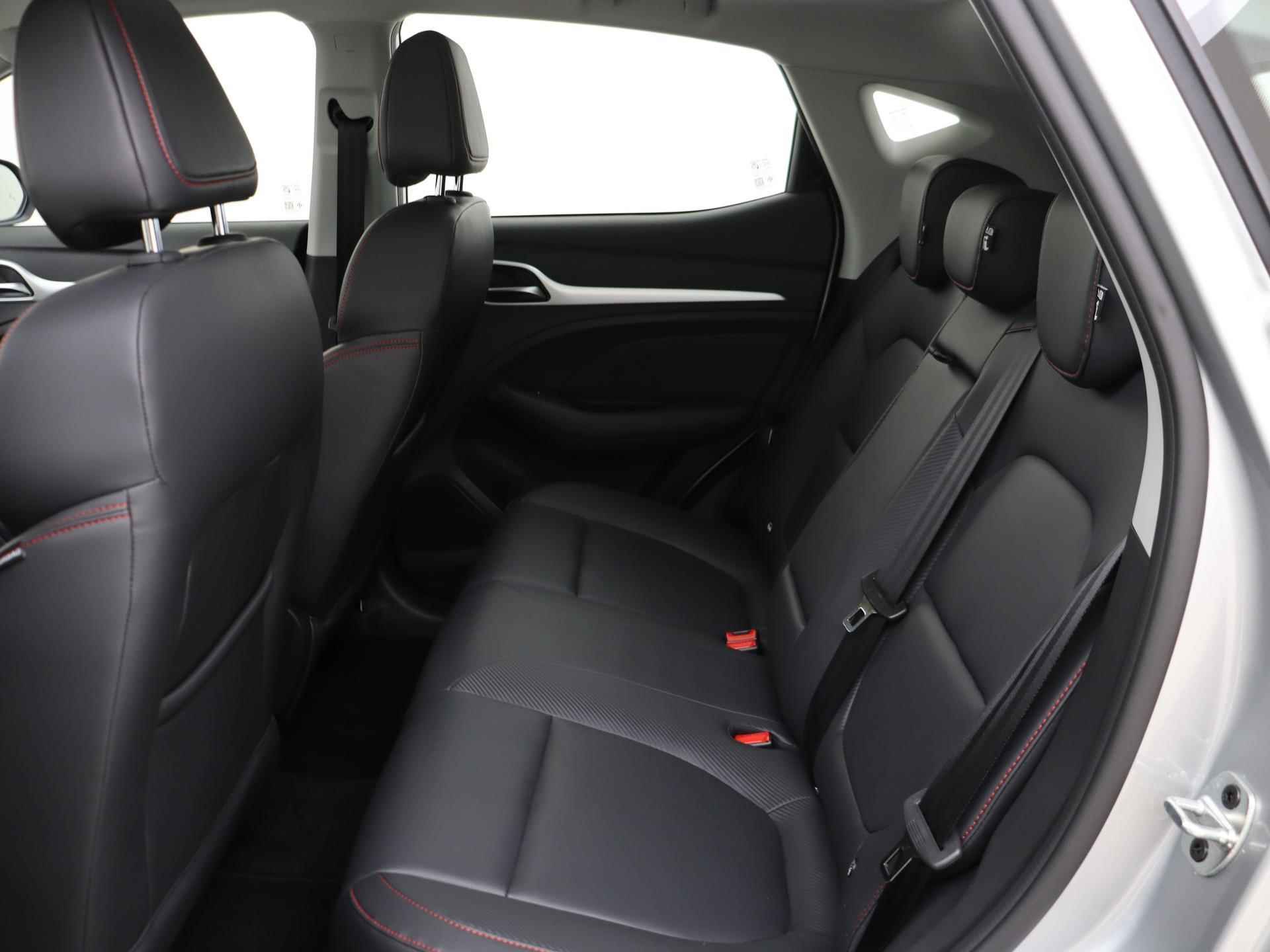 MG ZS EV Standard Range Luxury 50 kWh 320 KM WLTP | Panoramisch schuifkanteldak | 360 graden camera - 7/31