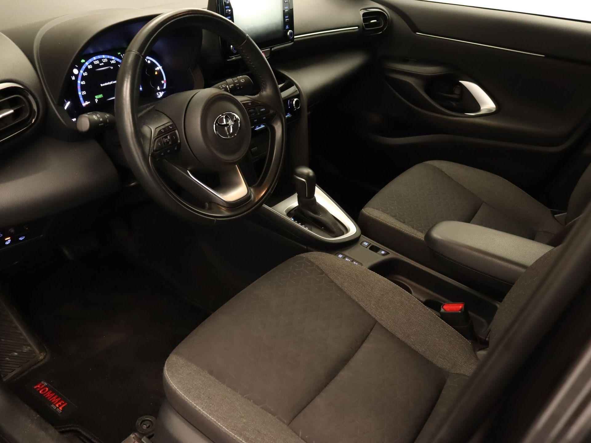 Toyota Yaris Cross 1.5 Hybrid Business Plus - APPLE CARPLAY/ANDROID AUTO - STUURVERWARMING - VOORSTOELEN VERWARMD - KEYLESS ENTRY/START - ADAPTIEVE CRUISE CONTROL - 17" INCH LICHTMETALEN VELGEN - TREKHAAK (750KG GEREMD TREKGEWICHT) - PARKEERSENSOREN VOOR EN ACHTER - 3/35