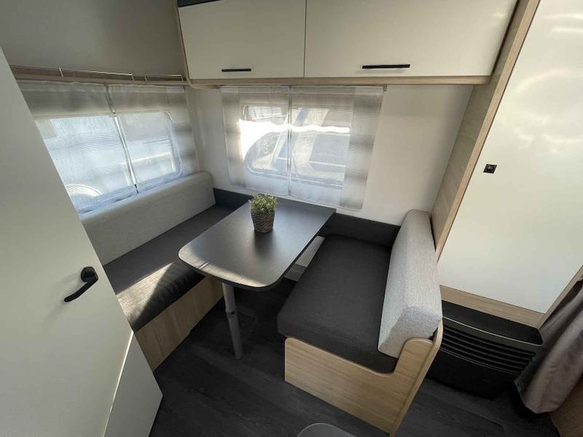 Caravelair Alba 390 Voortent | Licht Gewicht - 9/18