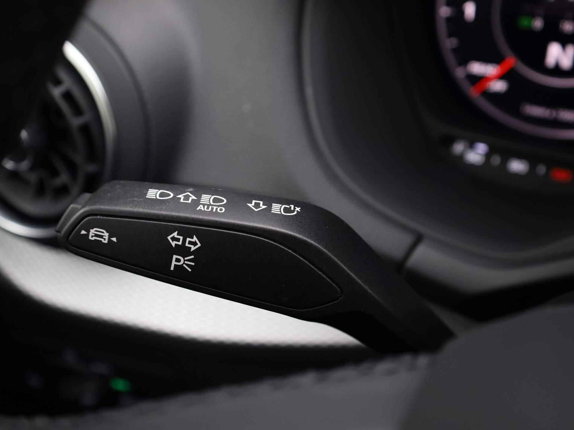 Audi Q2 35 TFSI/150PK Advanced · Parkeersensoren + camera · Navigatie · Stoelverwarming - 24/40