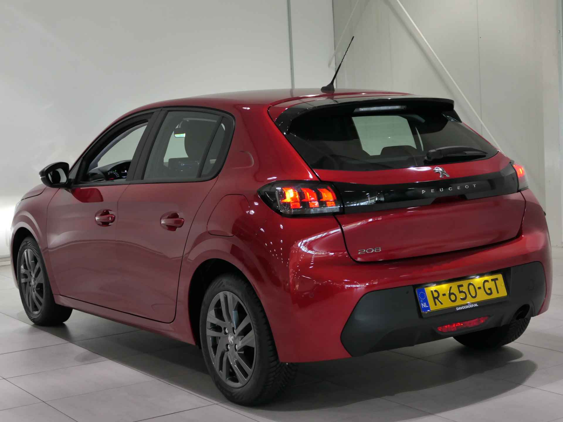 Peugeot 208 1.2 PureTech Active Pack | Airco | Navigatie | Lichtmetalen velgen - 7/34