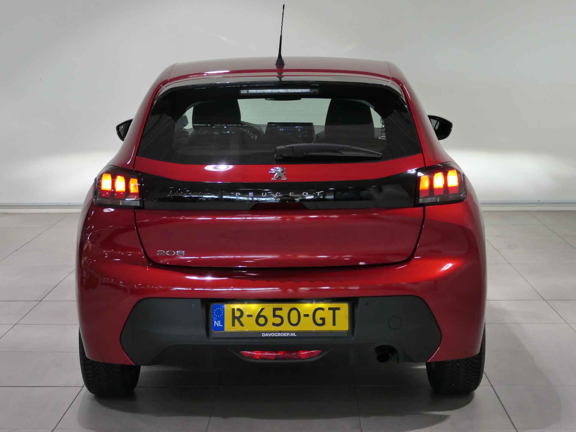 Peugeot 208 1.2 PureTech Active Pack | Airco | Navigatie | Lichtmetalen velgen - 8/34