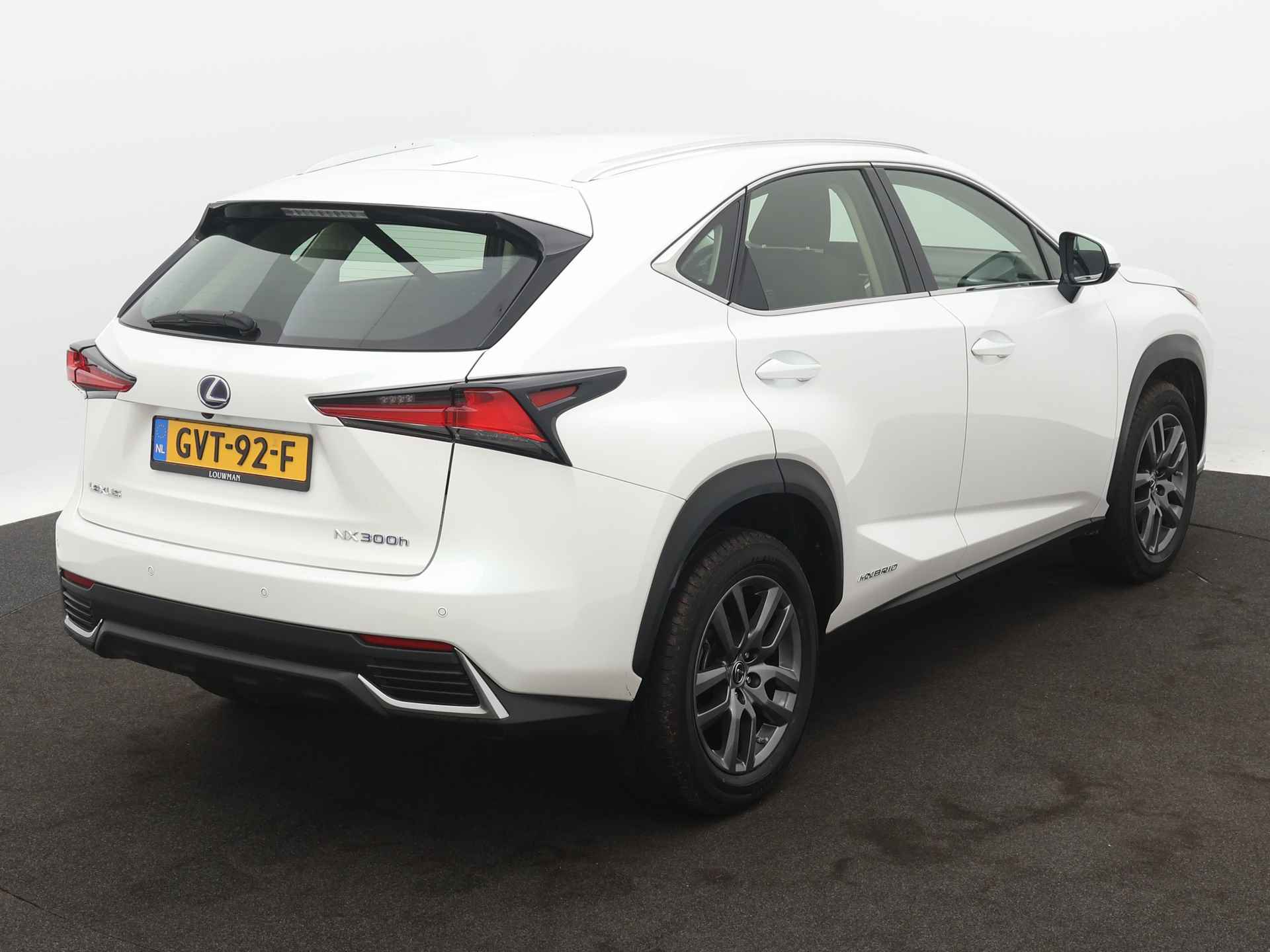 Lexus NX 300h AWD Sport Edition Limited | Navigatie | Camera | Parkeersensoren | LM velgen | Draadloze telefoonlader | - 18/43