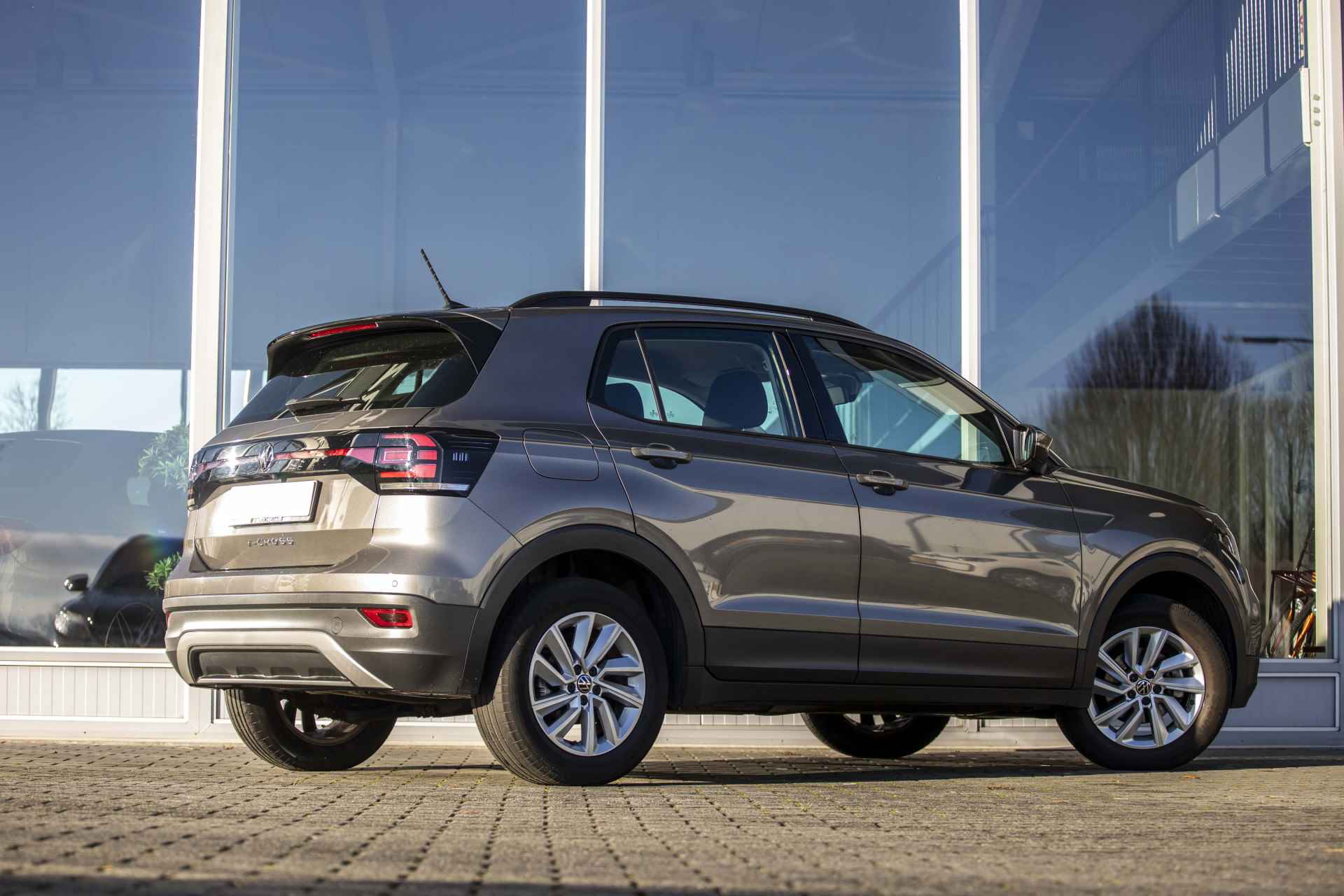 Volkswagen T-Cross 1.0 TSI Life | Camera | NL Auto | Carplay - 2/38