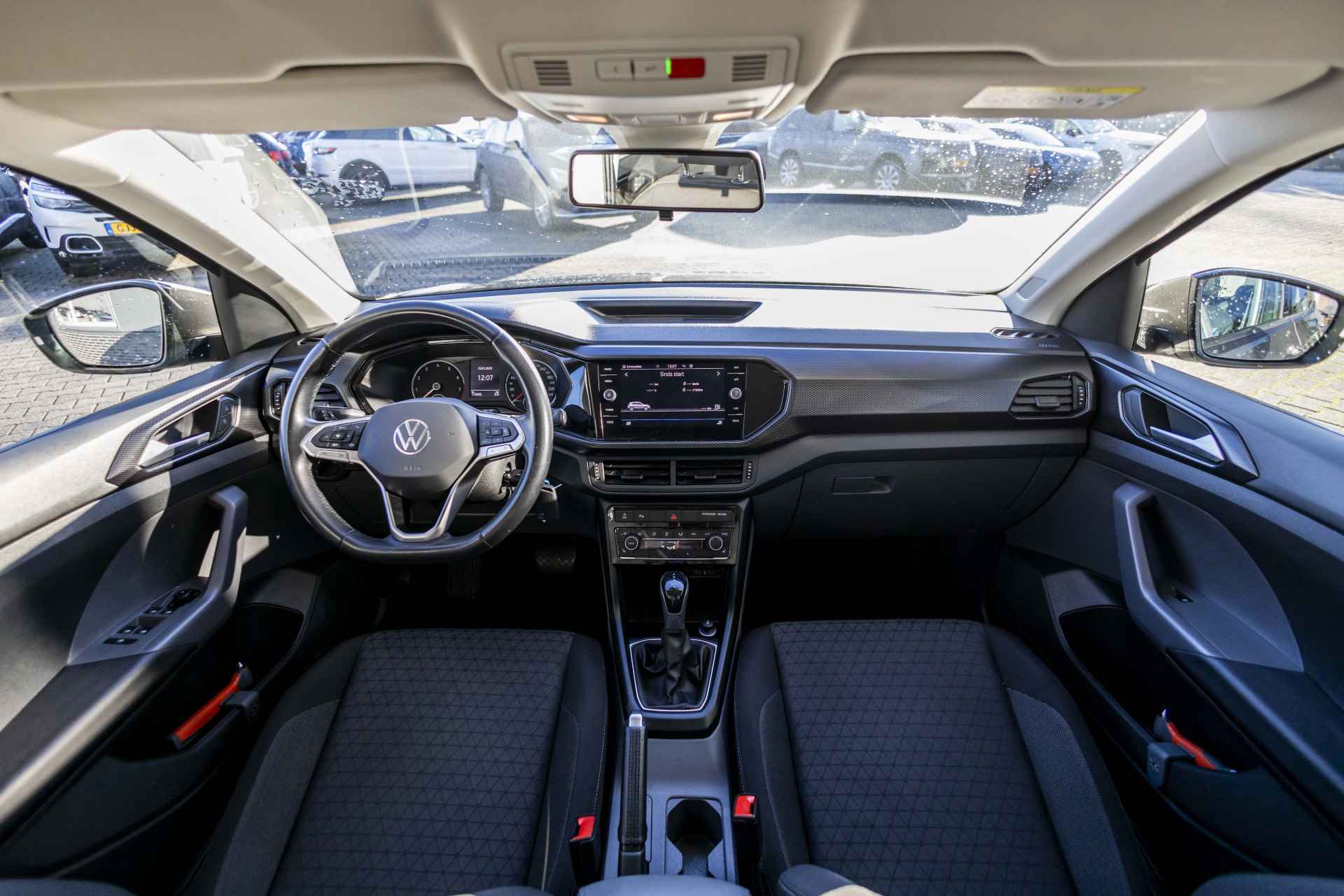 Volkswagen T-Cross 1.0 TSI Life | Camera | NL Auto | Carplay - 19/38