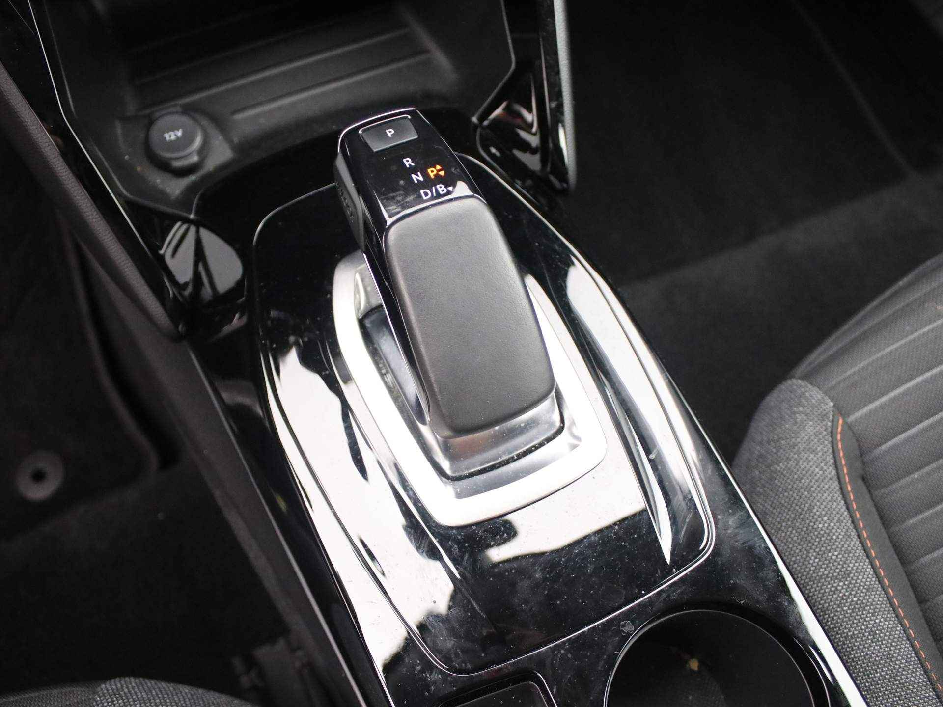 Peugeot 2008 EV Active Pack 50 kWh 136PK | Camera | Navigatie | 16" Lichtmetaal | Apple/Andorid Carplay | Clima | LED | Bluetooth - 16/36