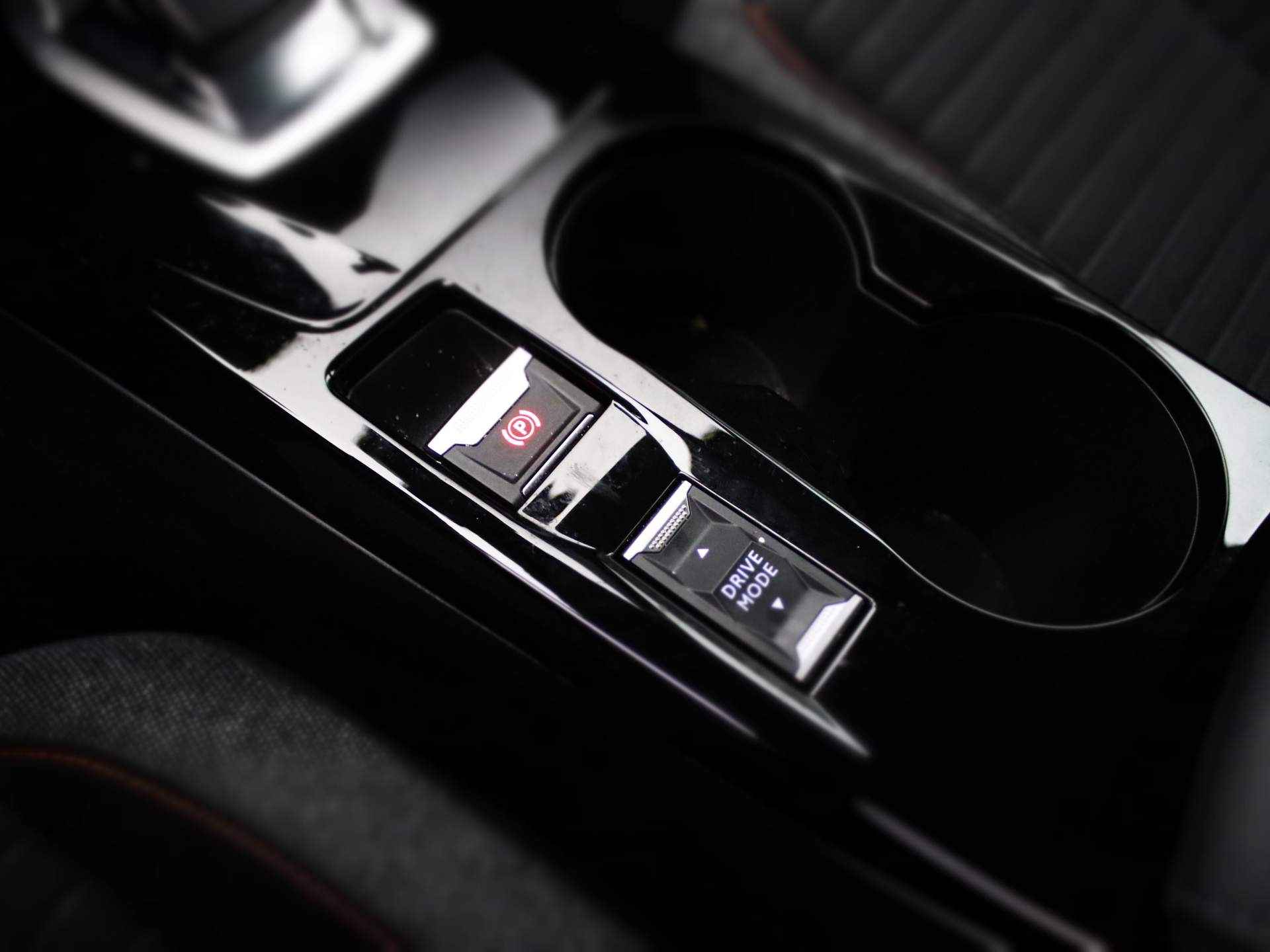 Peugeot 2008 EV Active Pack 50 kWh 136PK | Camera | Navigatie | 16" Lichtmetaal | Apple/Andorid Carplay | Clima | LED | Bluetooth - 27/36