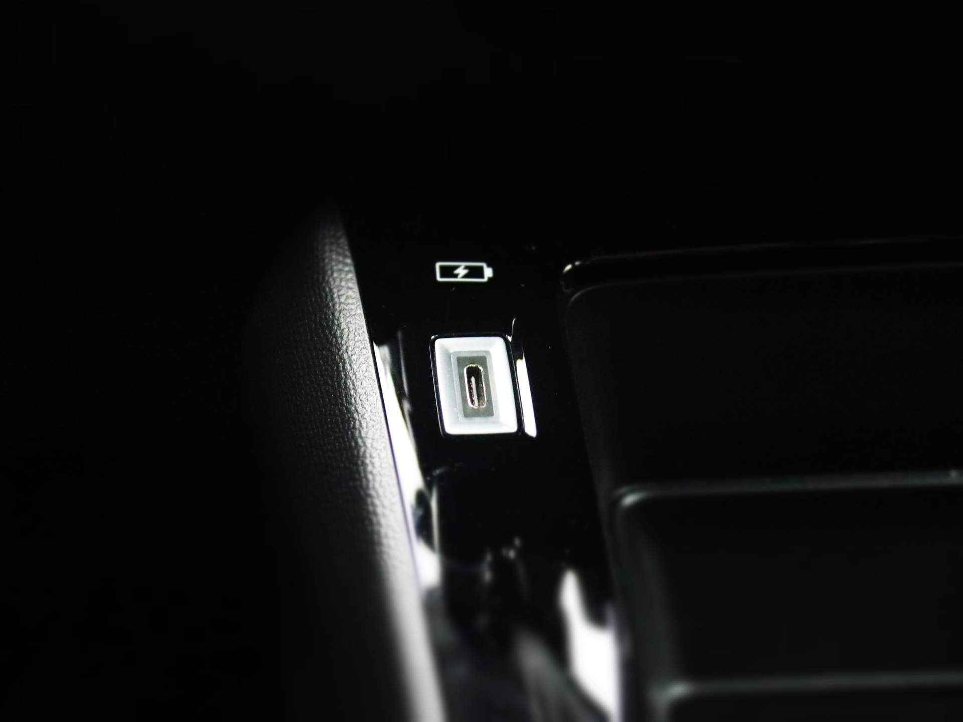 Peugeot 2008 EV Active Pack 50 kWh 136PK | Camera | Navigatie | 16" Lichtmetaal | Apple/Andorid Carplay | Clima | LED | Bluetooth - 29/36