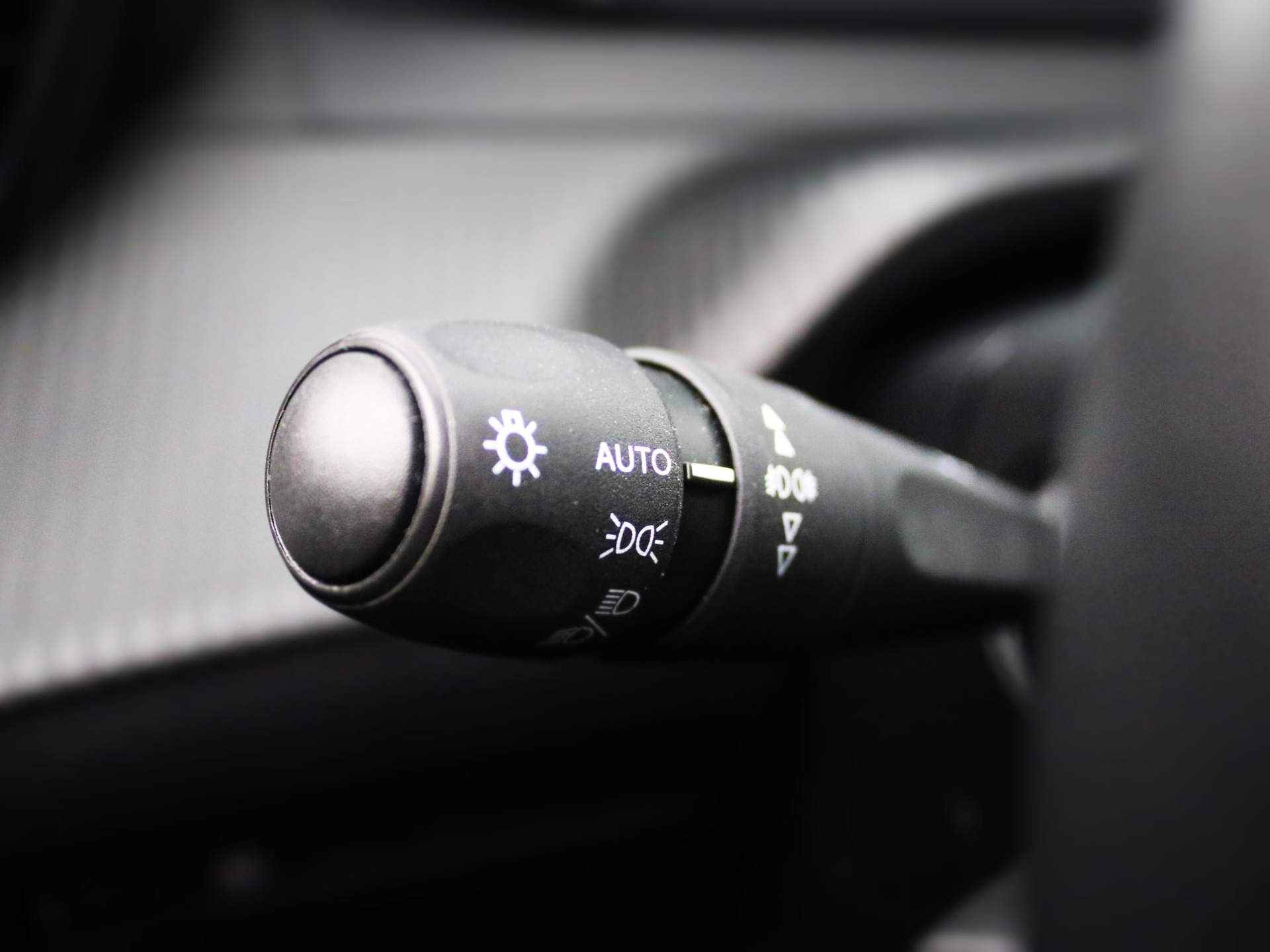Peugeot 2008 EV Active Pack 50 kWh 136PK | Camera | Navigatie | 16" Lichtmetaal | Apple/Andorid Carplay | Clima | LED | Bluetooth - 30/36