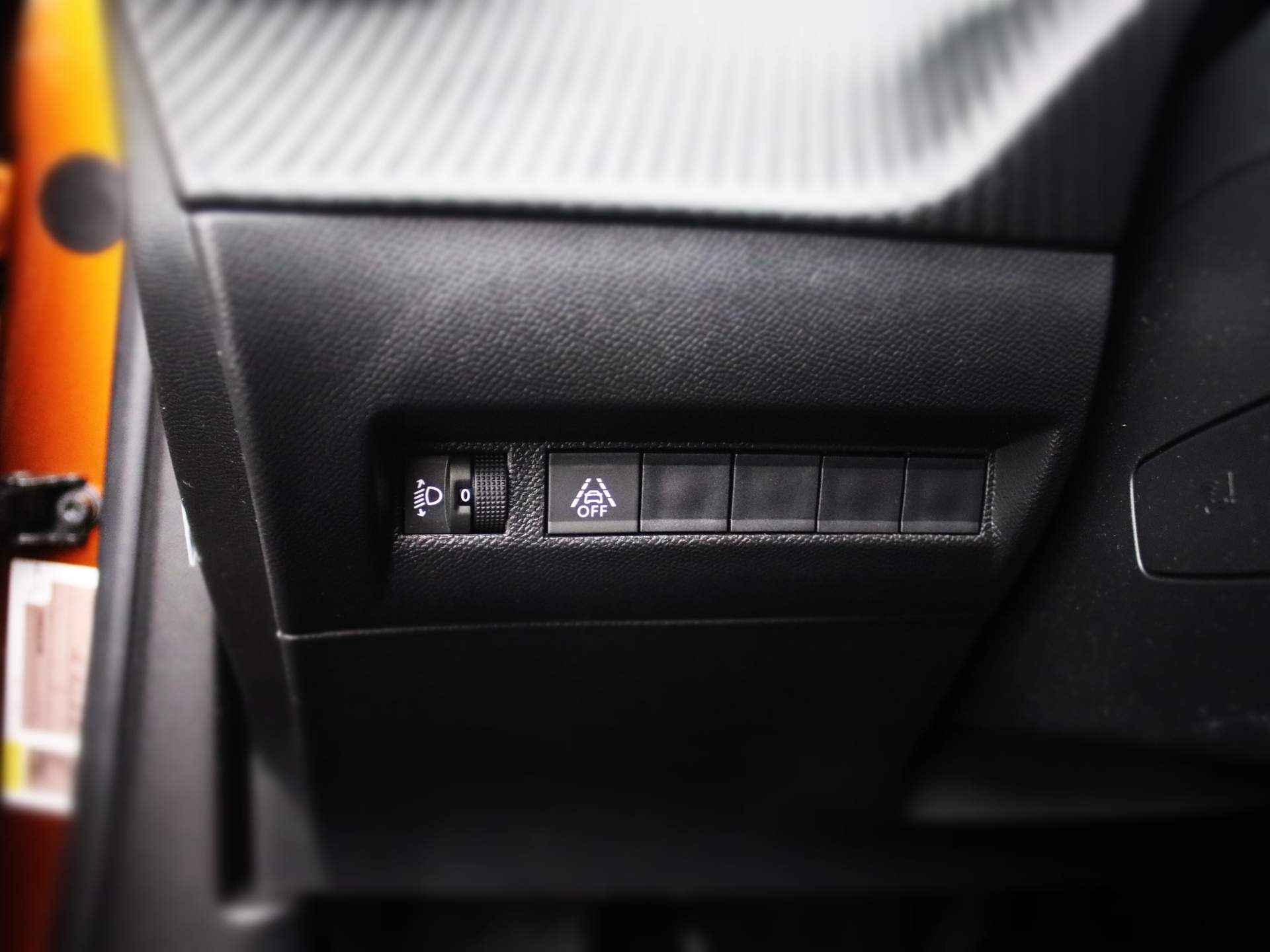Peugeot 2008 EV Active Pack 50 kWh 136PK | Camera | Navigatie | 16" Lichtmetaal | Apple/Andorid Carplay | Clima | LED | Bluetooth - 31/36