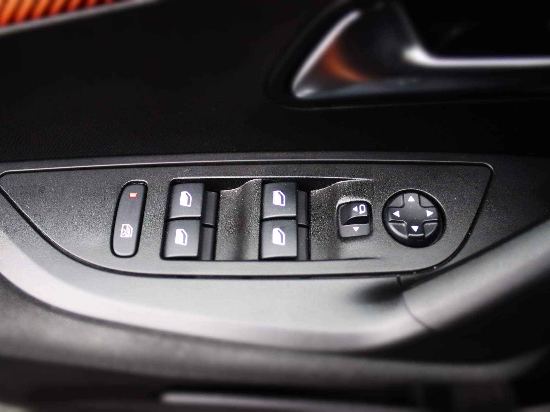 Peugeot 2008 EV Active Pack 50 kWh 136PK | Camera | Navigatie | 16" Lichtmetaal | Apple/Andorid Carplay | Clima | LED | Bluetooth - 32/36