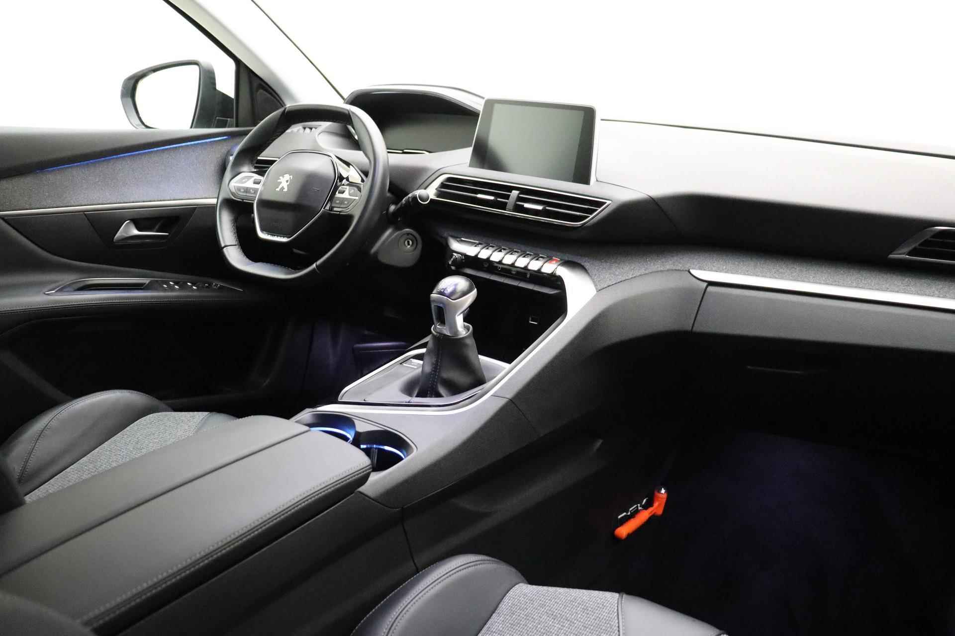 Peugeot 3008 1.2 PureTech Allure | 130 PK | Parkeersensor voor/achter | Trekhaak | Apple Carplay/Android Auto | Lichtmetalen velgen 19" | 1e eigenaar en dealer onderhouden !! - 4/32
