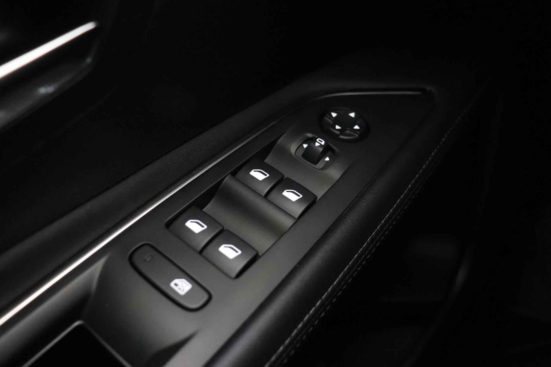 Peugeot 3008 1.2 PureTech Allure | 130 PK | Parkeersensor voor/achter | Trekhaak | Apple Carplay/Android Auto | Lichtmetalen velgen 19" | 1e eigenaar en dealer onderhouden !! - 19/32