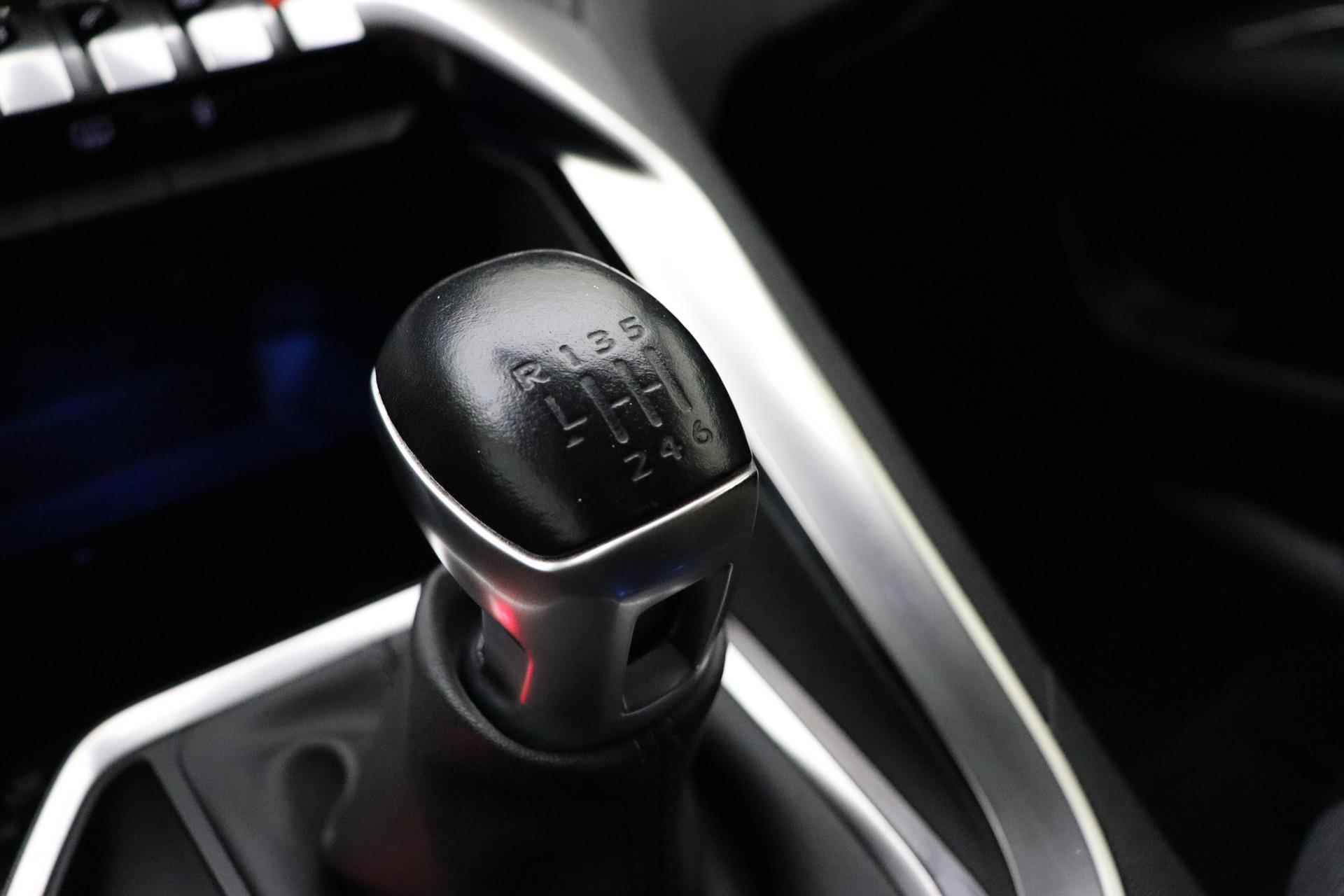 Peugeot 3008 1.2 PureTech Allure | 130 PK | Parkeersensor voor/achter | Trekhaak | Apple Carplay/Android Auto | Lichtmetalen velgen 19" | 1e eigenaar en dealer onderhouden !! - 24/32