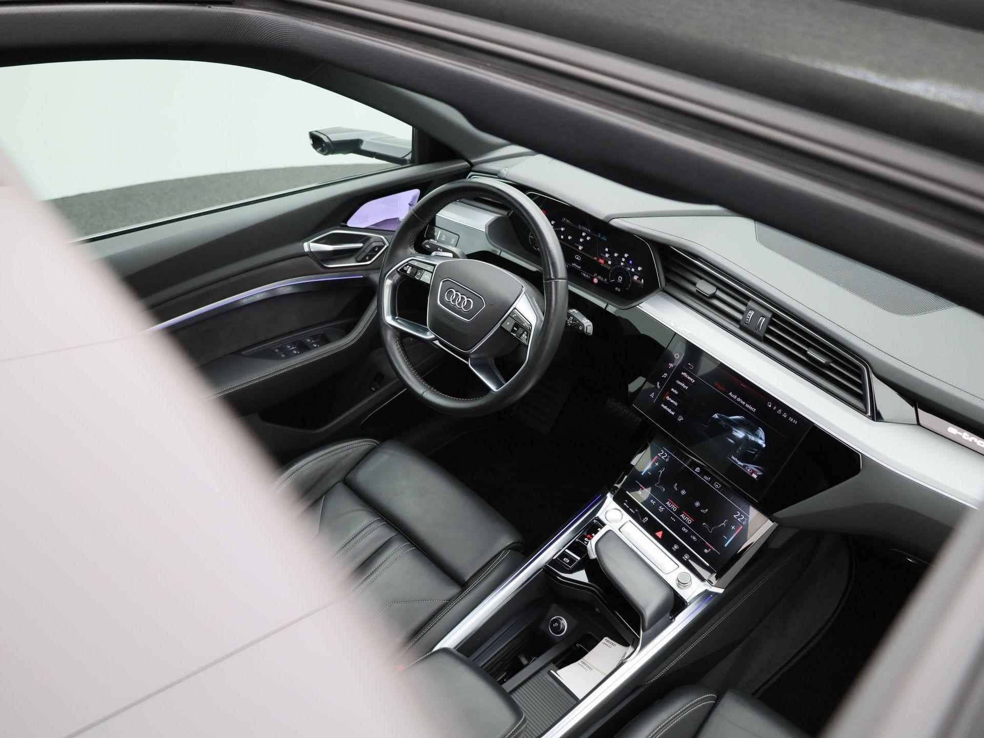 Audi e-tron e-tron 55 quattro advanced 95 kWh | Automaat | Leder | Navigatie | Camera spiegels | | Bang & Olufsen | Virtual cockpit | DAB | Stoel verwarming | Camera | Climate control | LMV | DAB - 47/51