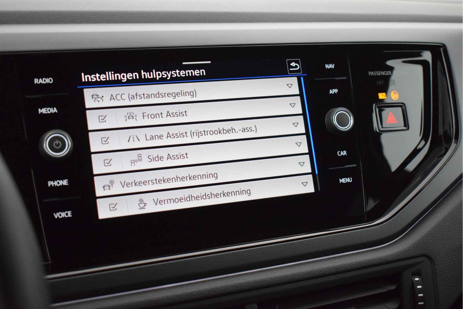 Volkswagen Taigo 1.0 TSI 110pk DSG 2x R-Line Keyless Camera Virtual Cockpit IQ.Light Navigatie - 26/51