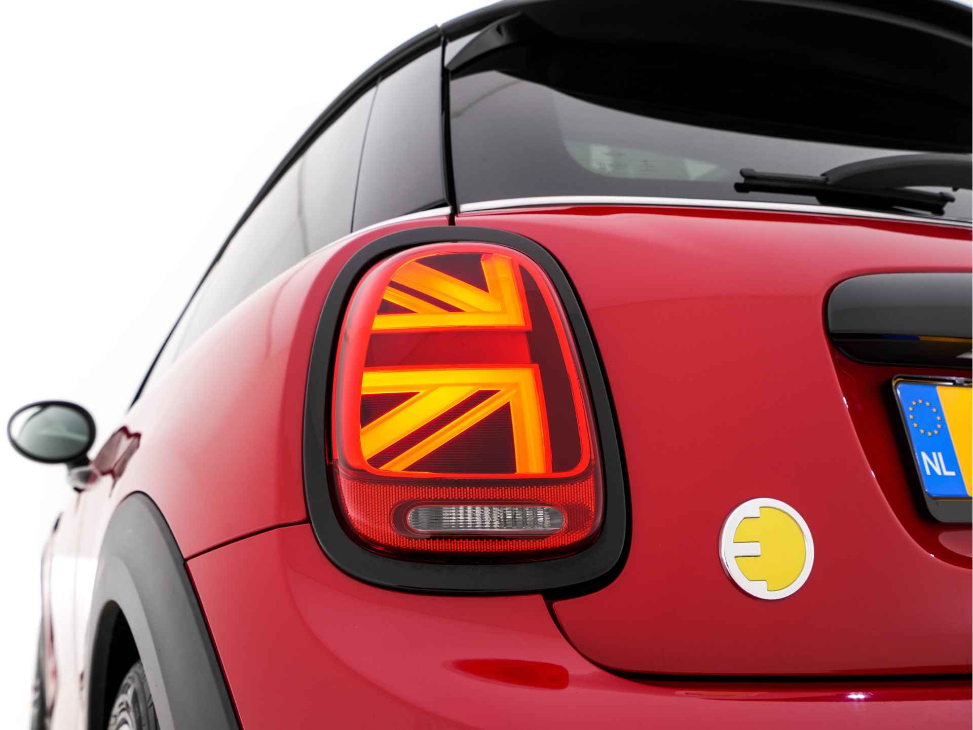 MINI Mini Electric Business Edition 33 kWh [ 3-Fase ] (INCL-BTW) Aut. *PANO | FULL-LEATHER | FULL-LED | HARMAN/KARDON-SOUND | KEYLESS | CAMERA | SPORT-SEATS | NAVI-FULLMAP  | ECC | HEATED-SEATS | AMBIENT-LIGHT | DAB | DIGI-COCKPIT | PDC | 17"ALU - 31/33