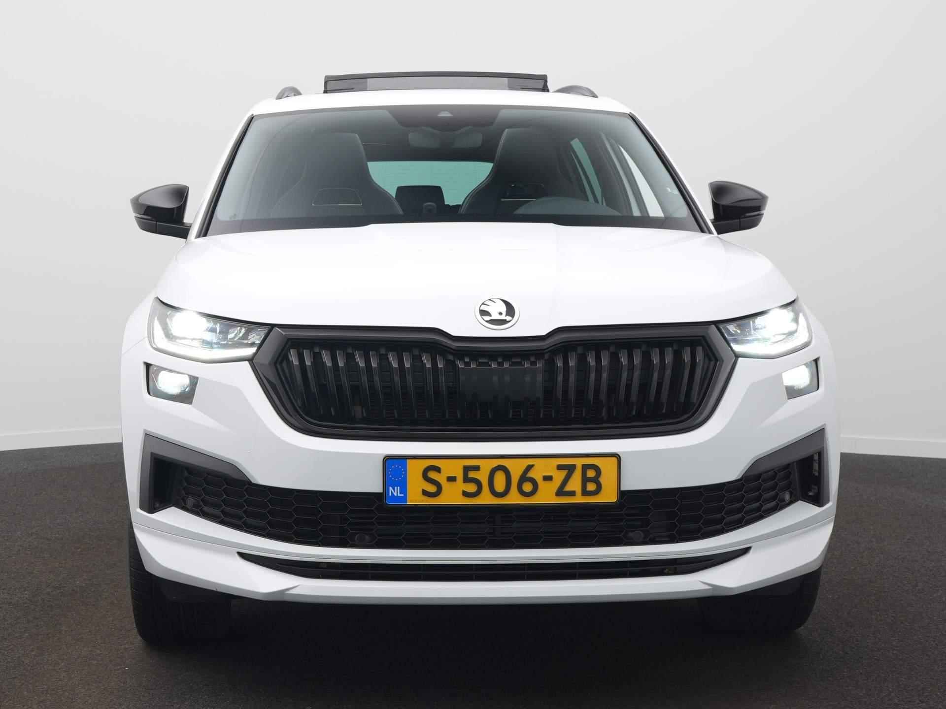 Skoda Kodiaq 1.5 TSI Sportline Business 7p. DSG / Panodak / Elek. Trekhaak / Camera / Elek. Stoel - 2/72