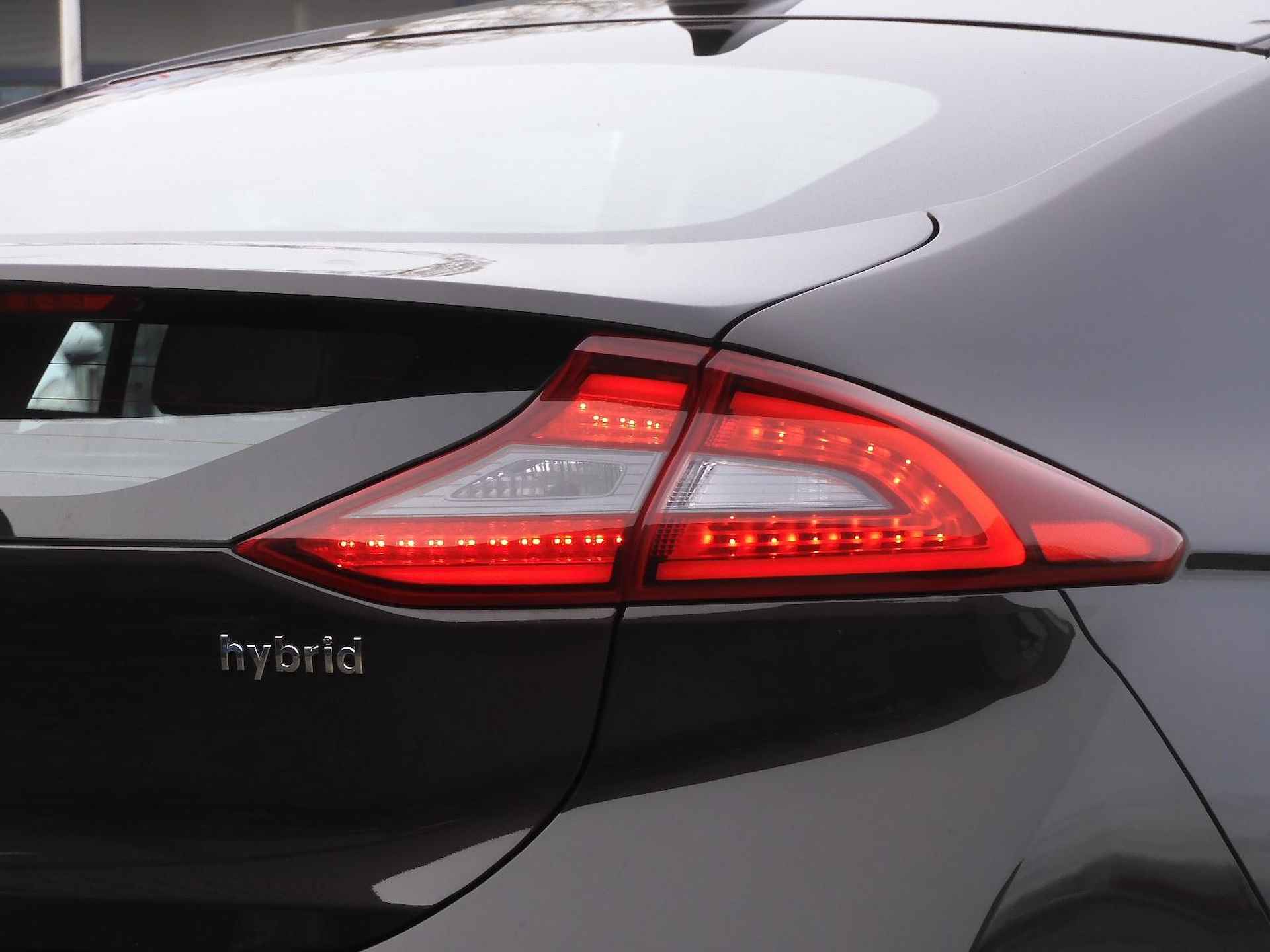 Hyundai IONIQ HYBRID COMFORT/ CARPLAY/ CAMERA/ KEYLESS - 22/25