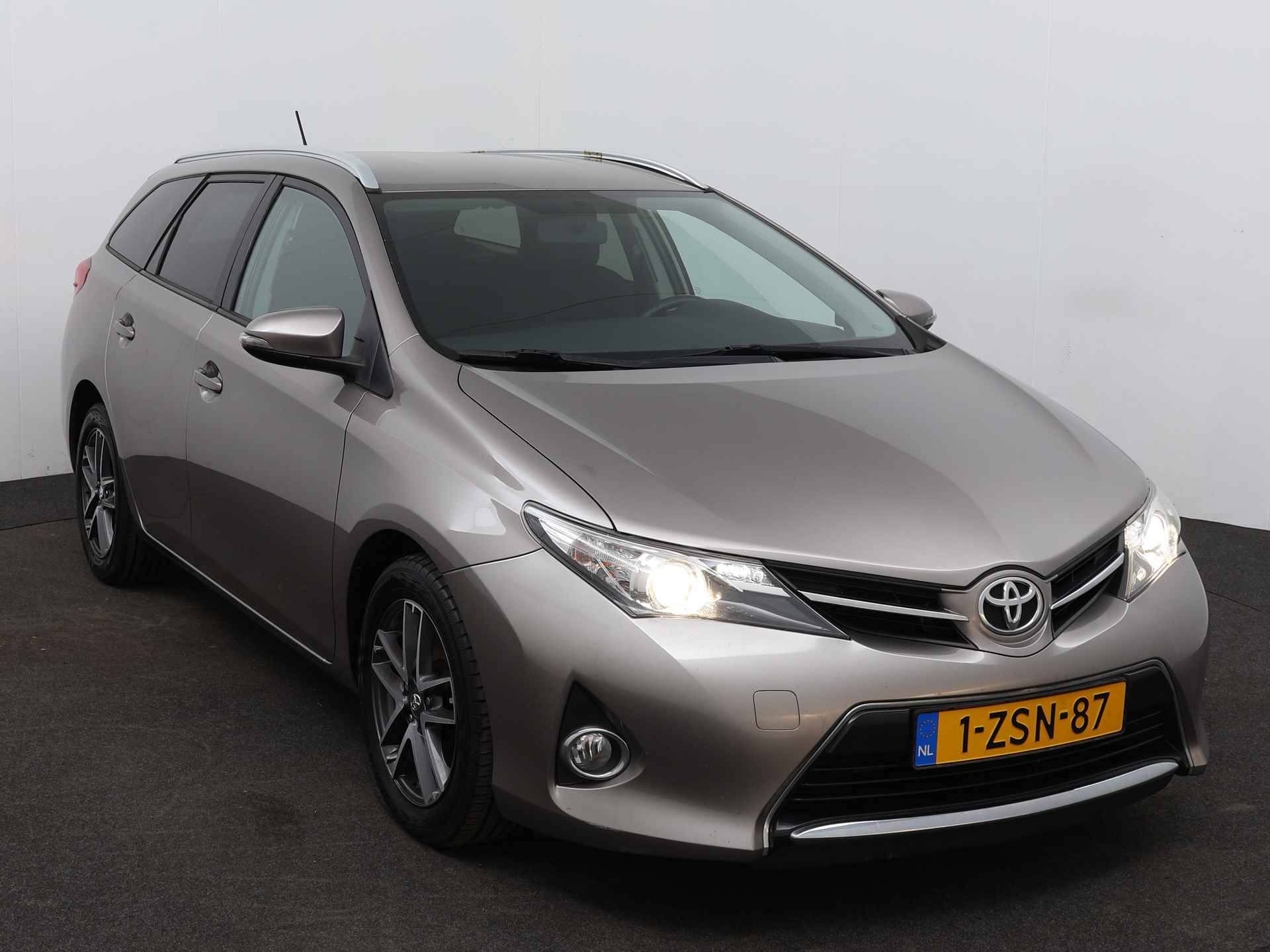 Toyota Auris Touring Sports 1.3 VVT-i Aspiration | Navigatie | Camera | LM Velgen | Stoelverwarming | - 28/41