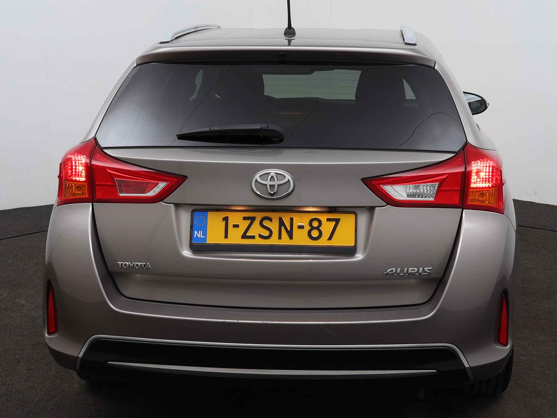 Toyota Auris Touring Sports 1.3 VVT-i Aspiration | Navigatie | Camera | LM Velgen | Stoelverwarming | - 29/41