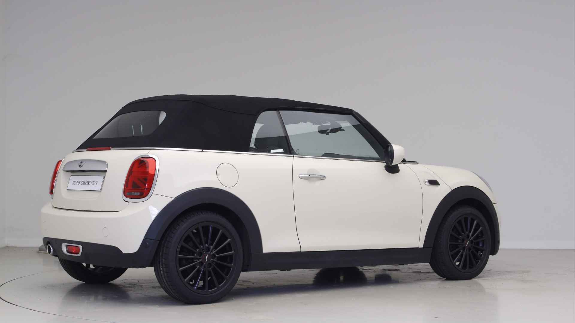 MINI Cabrio Cooper Automaat | Harman Kardon | 17" | Stoelverwarming | Navigatie | PDC v+a - 4/21