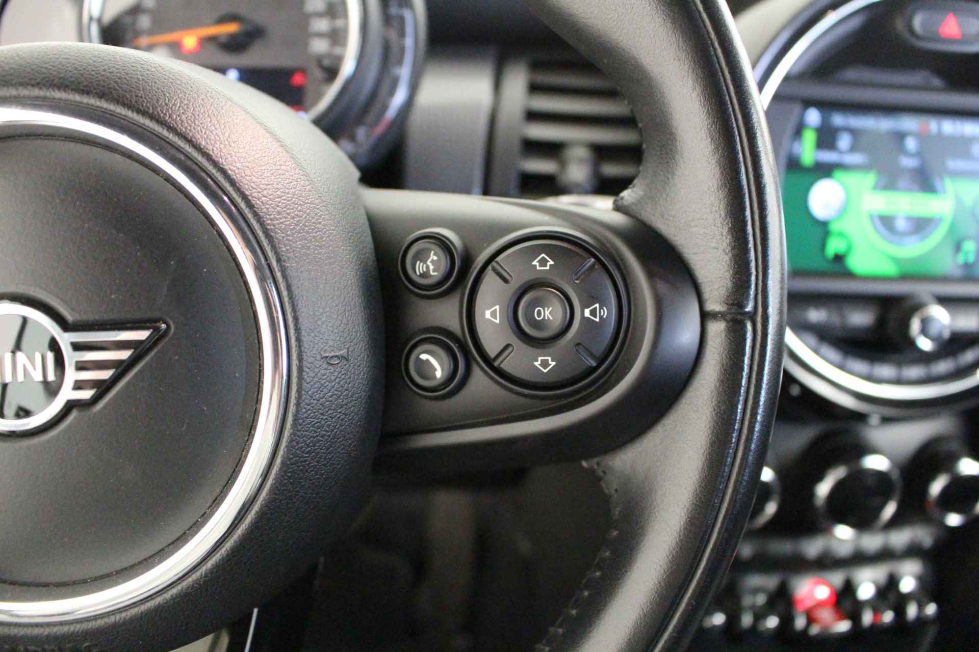 MINI Cabrio Cooper Automaat | Harman Kardon | 17" | Stoelverwarming | Navigatie | PDC v+a - 18/21