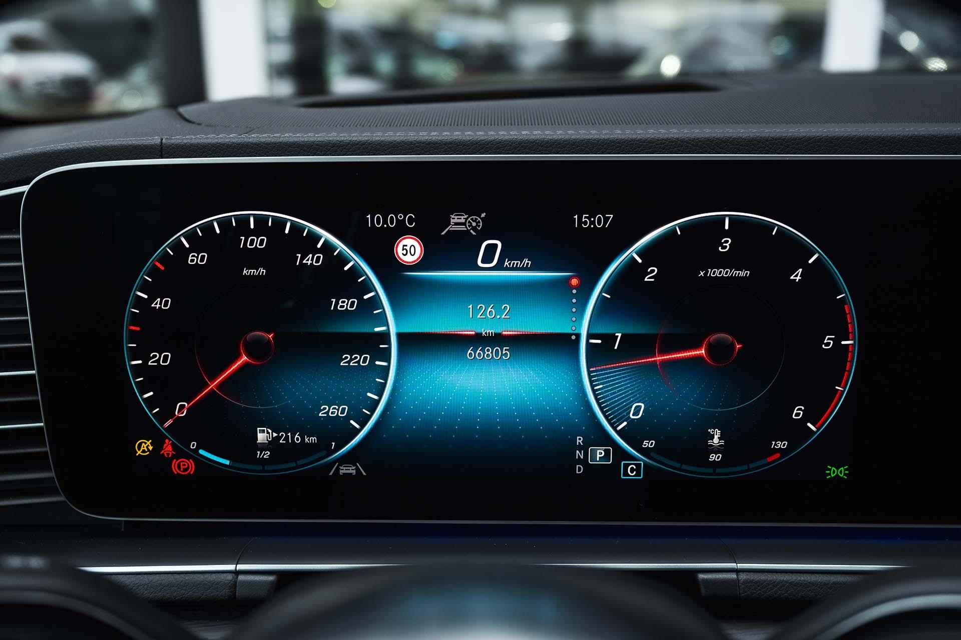 Mercedes-Benz GLS 400 d 4MATIC Premium Plus | AMG | Panoramadak | Trekhaak | 7-sits | Treeplanken | Rijassistentiepakket | Head-up display | Burmester | - 24/46