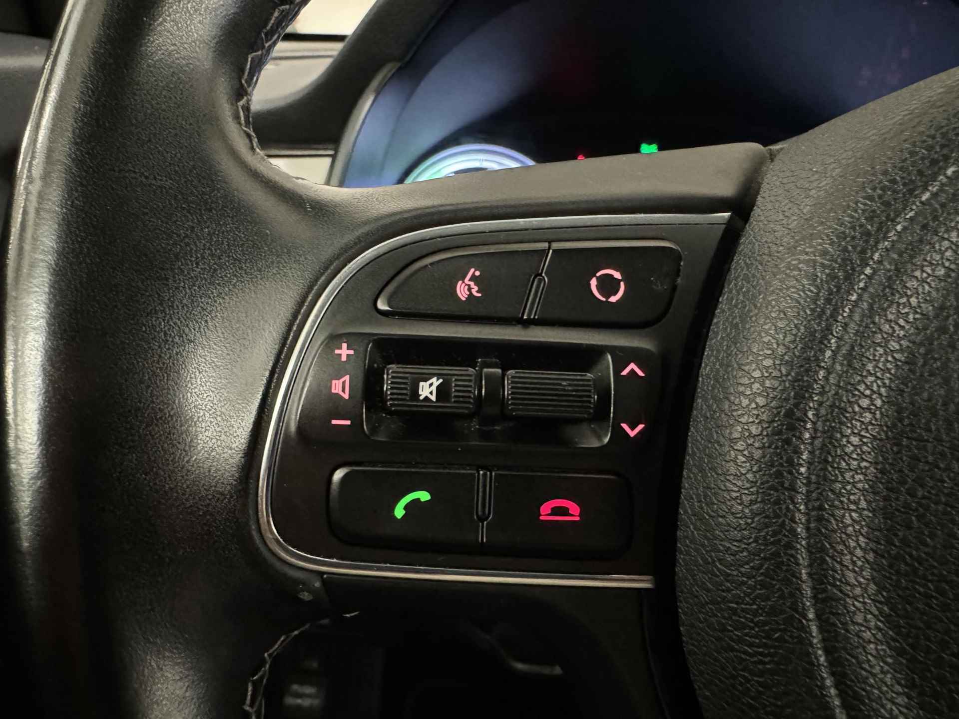 Kia Niro 1.6 GDi Hybrid First Edition | Trekhaak | Navi | Privacy glass | Cruise control | Climate control | Achteruitrij camera | Parkeersensoren achter - 16/33