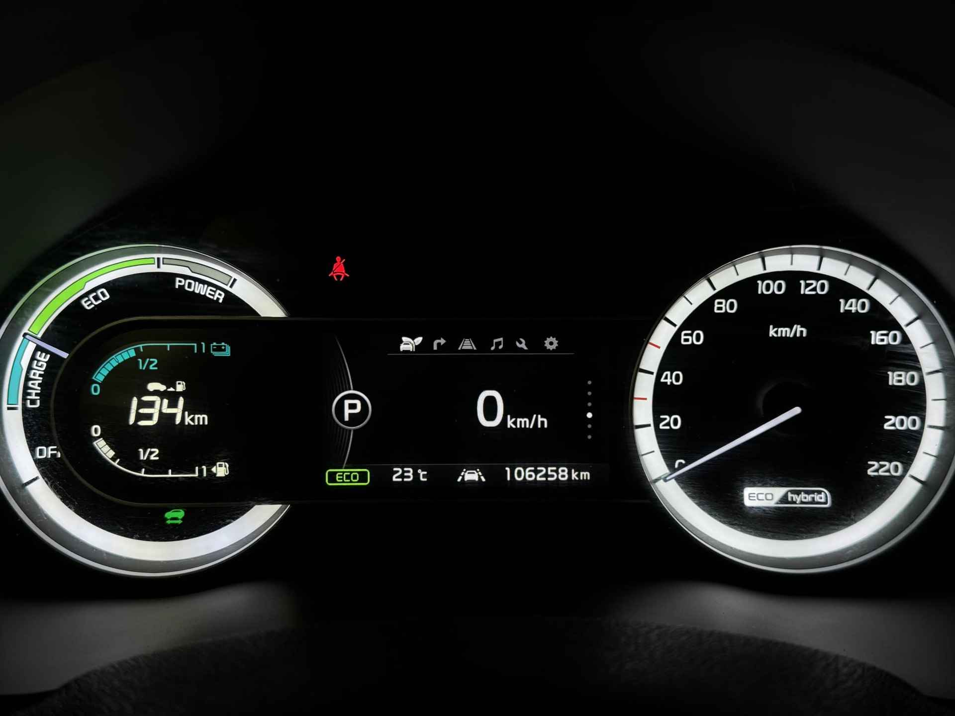 Kia Niro 1.6 GDi Hybrid First Edition | Trekhaak | Navi | Privacy glass | Cruise control | Climate control | Achteruitrij camera | Parkeersensoren achter - 18/33
