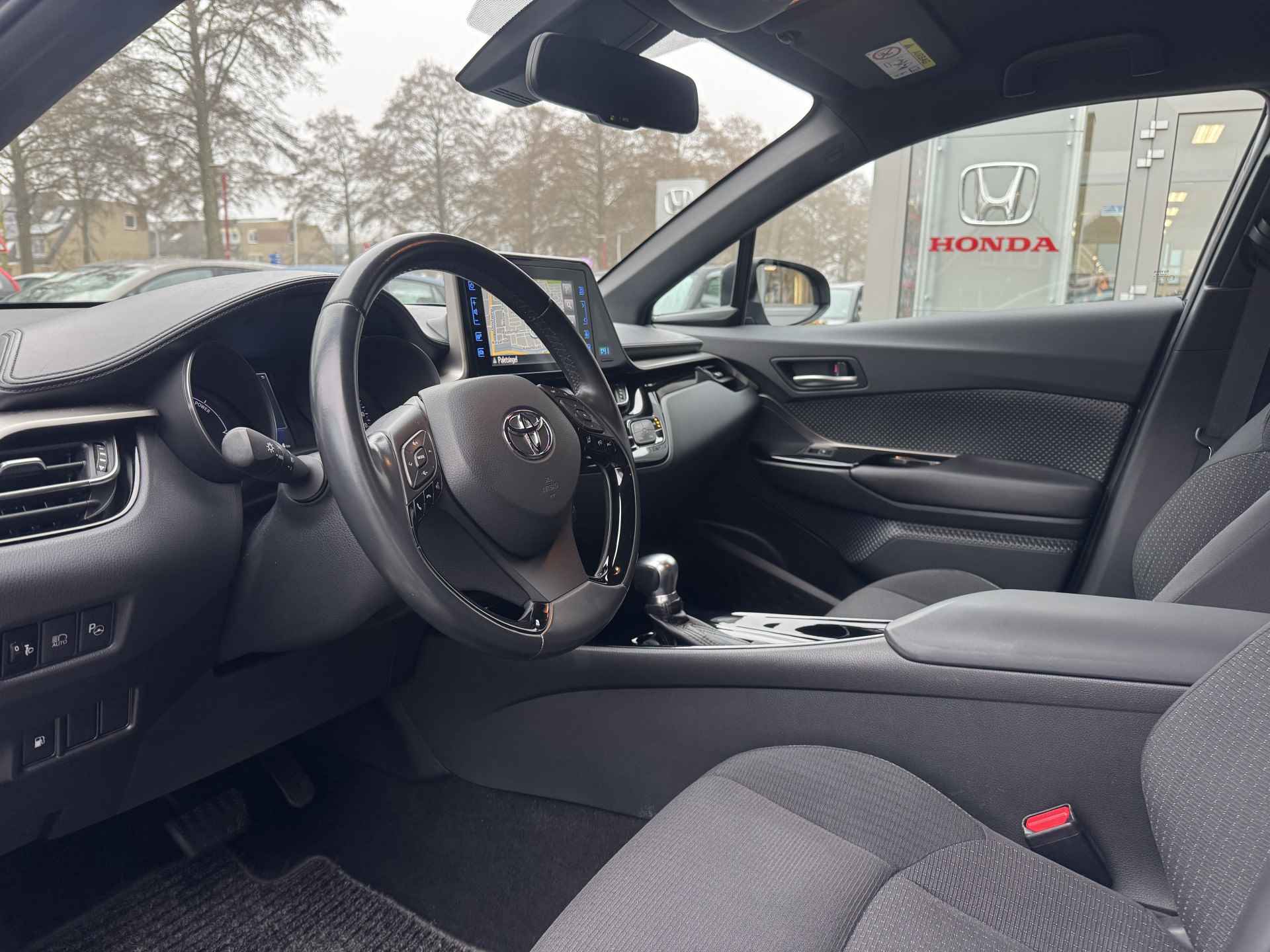 Toyota C-HR 1.8 Hybrid Dynamic Trekhaak, Navigatie, Stoelverwarming, Cruise control , All-in Rijklaarprijs - 4/41