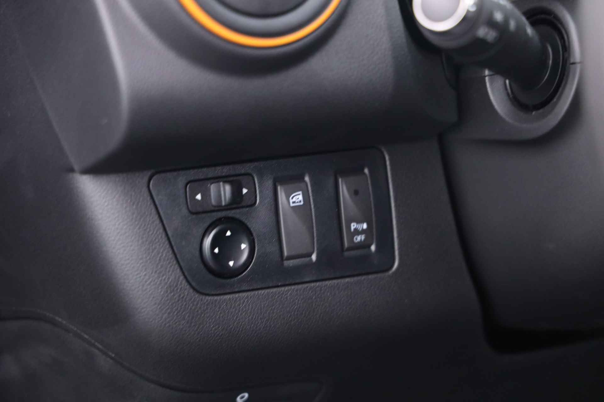 Dacia Spring Comfort Plus (Orange Pack) | Navi | Apple CarPlay / Android Auto | Camera | PDC | Airco - 6/26
