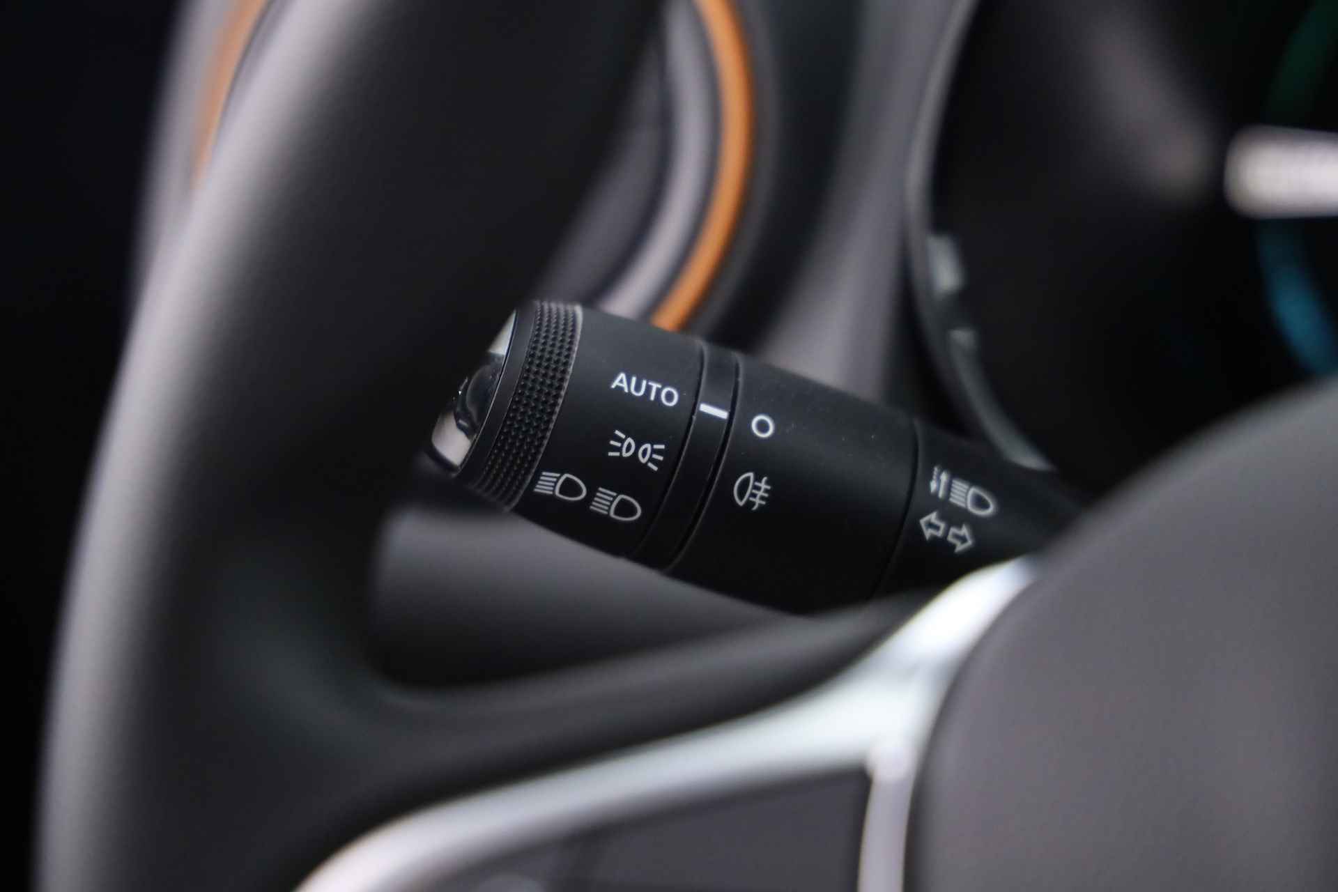 Dacia Spring Comfort Plus (Orange Pack) | Navi | Apple CarPlay / Android Auto | Camera | PDC | Airco - 7/26