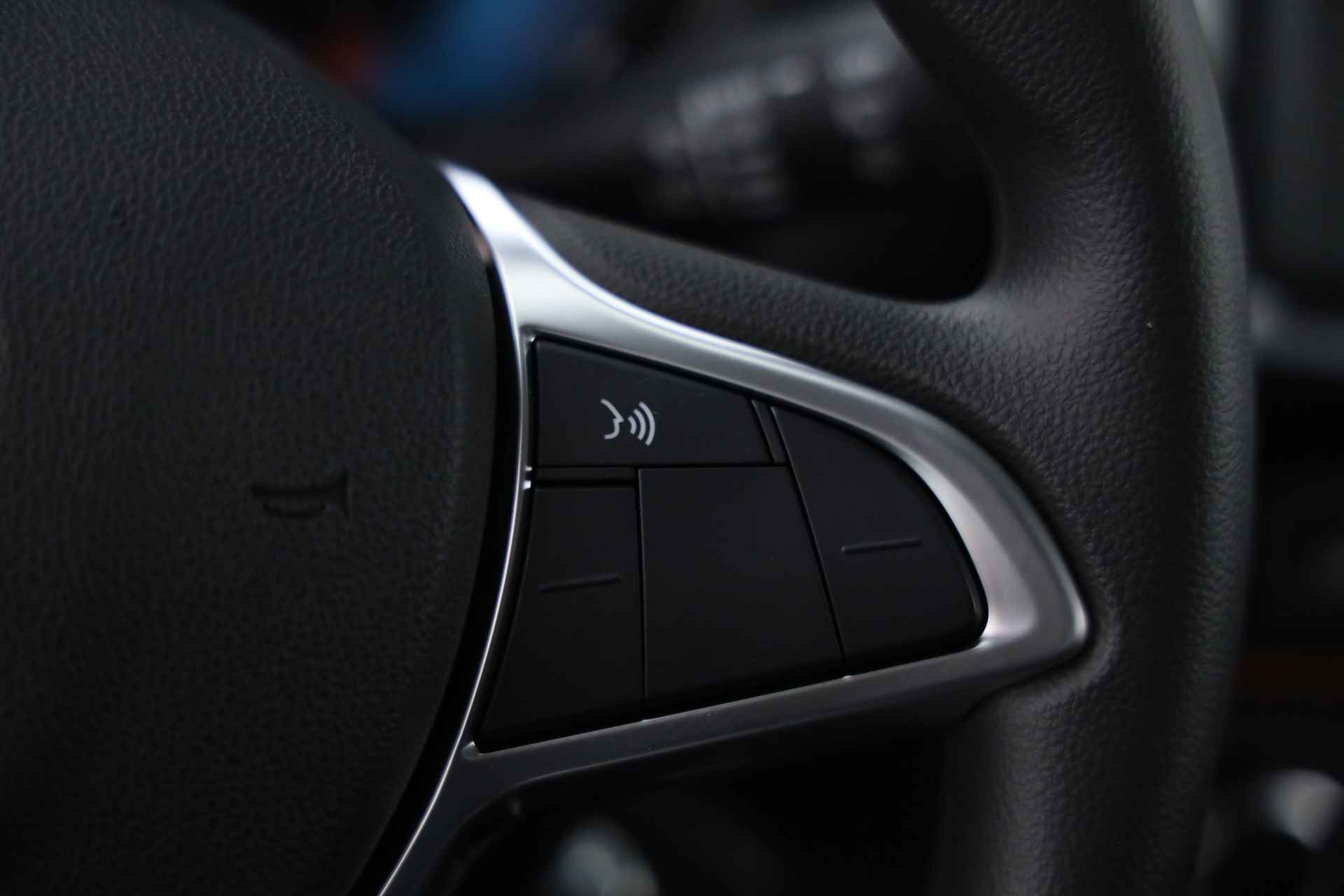 Dacia Spring Comfort Plus (Orange Pack) | Navi | Apple CarPlay / Android Auto | Camera | PDC | Airco - 10/26