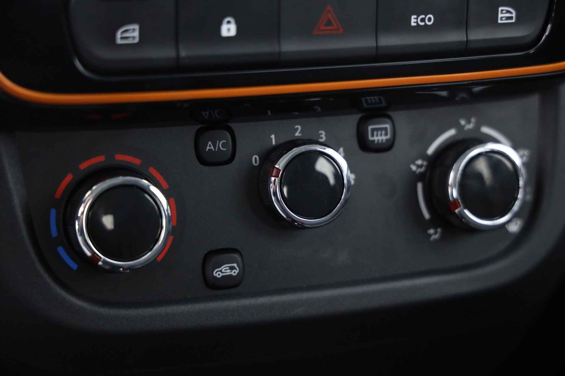 Dacia Spring Comfort Plus (Orange Pack) | Navi | Apple CarPlay / Android Auto | Camera | PDC | Airco - 15/26