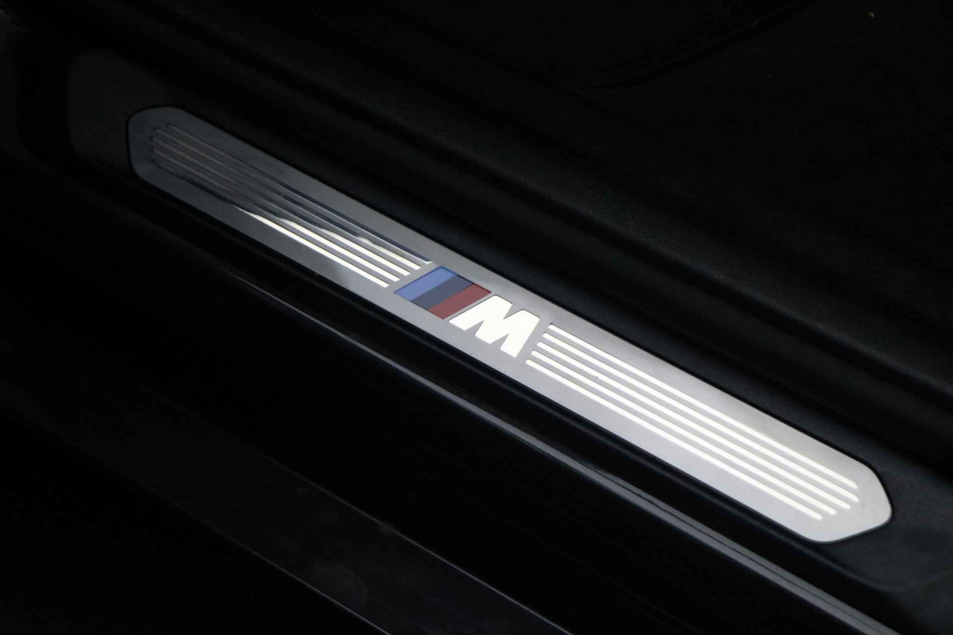 BMW X4 xDrive20i High Executive M Sport Automaat / Sportstoelen / Adaptieve LED / Driving Assistant Professional / M Sportonderstel / Live Cockpit Professional / Demov - 10/24