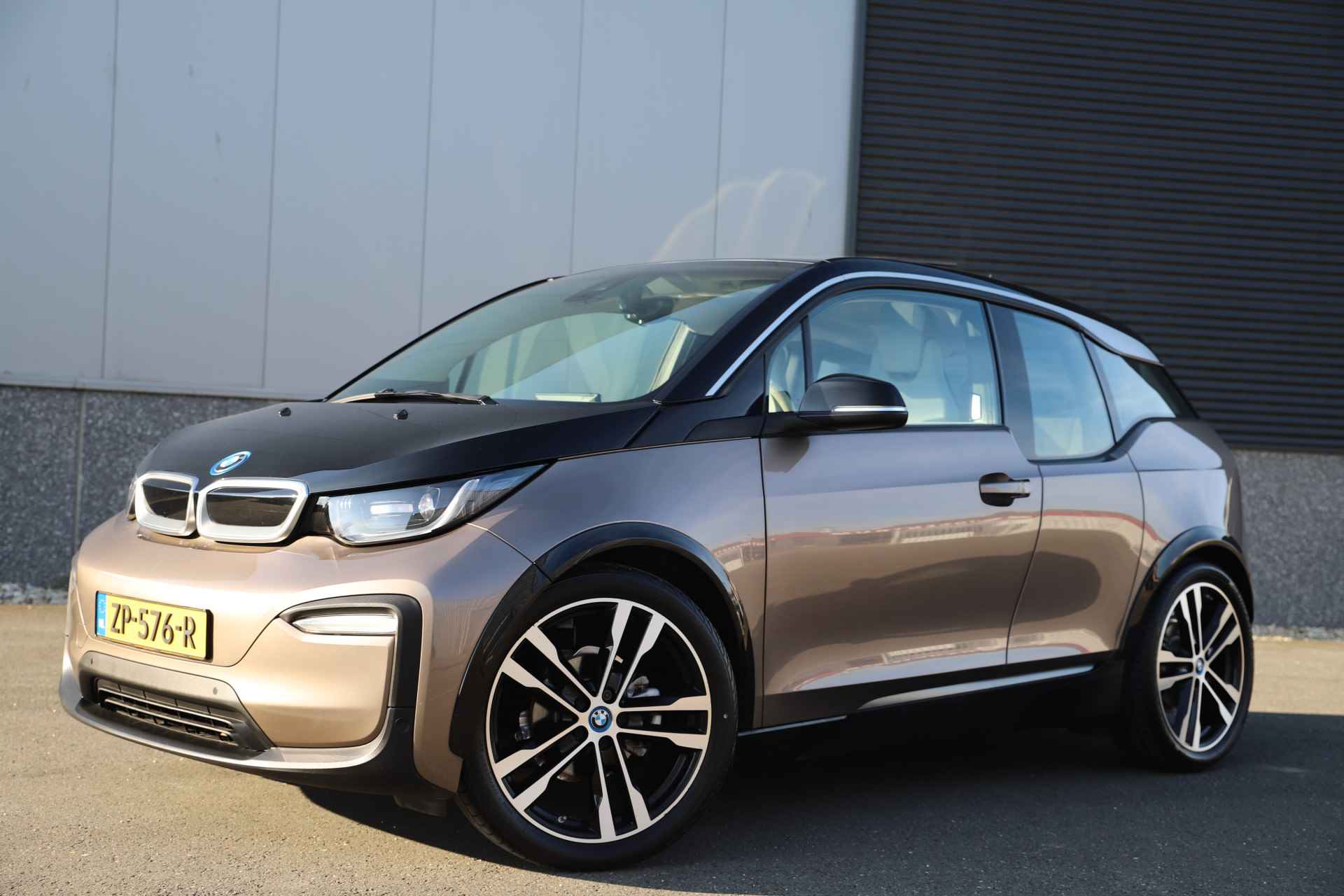 BMW i3 Executive 120Ah 42 kWh Schuifdak/Carplay/Adaptive/Sport/Loft/20"/3-fase - 47/47