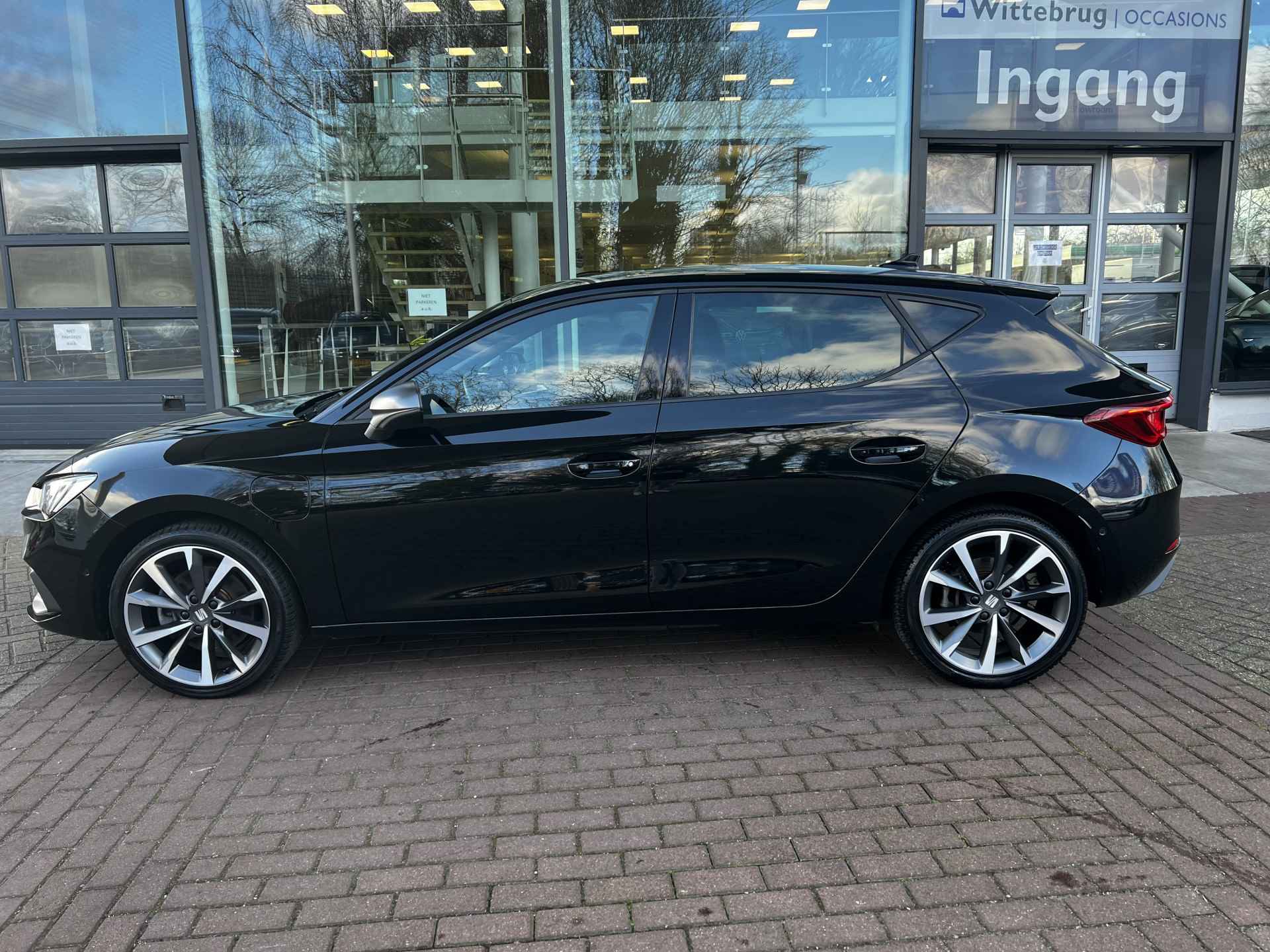 SEAT Leon 1.4 TSI eHybrid 204pk DSG PHEV FR / Full LED / 18" LMV / Camera / Stuur en Stoelverwarming - 13/26